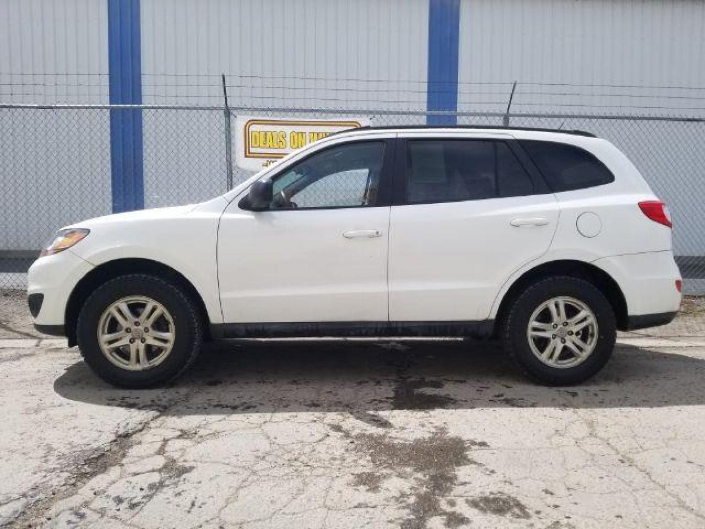 2010 Hyundai Santa Fe GLS (5NMSGDAB0AH) with an 2.4L I-4 DOHC engine, located at 1821 N Montana Ave., Helena, MT, 59601, (406) 422-1031, 0.000000, 0.000000 - Photo#6