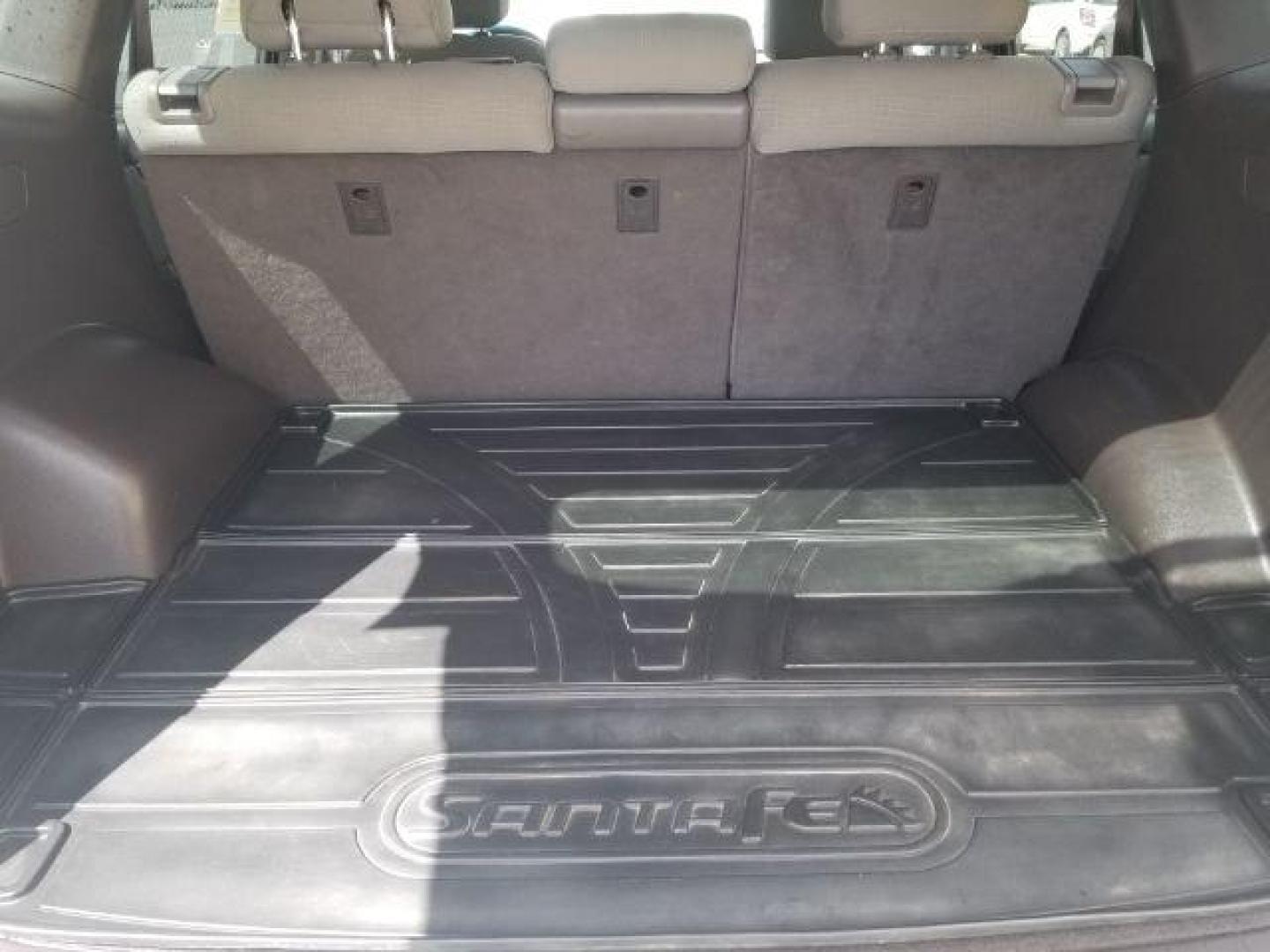 2010 Hyundai Santa Fe GLS (5NMSGDAB0AH) with an 2.4L I-4 DOHC engine, located at 1821 N Montana Ave., Helena, MT, 59601, (406) 422-1031, 0.000000, 0.000000 - Photo#12