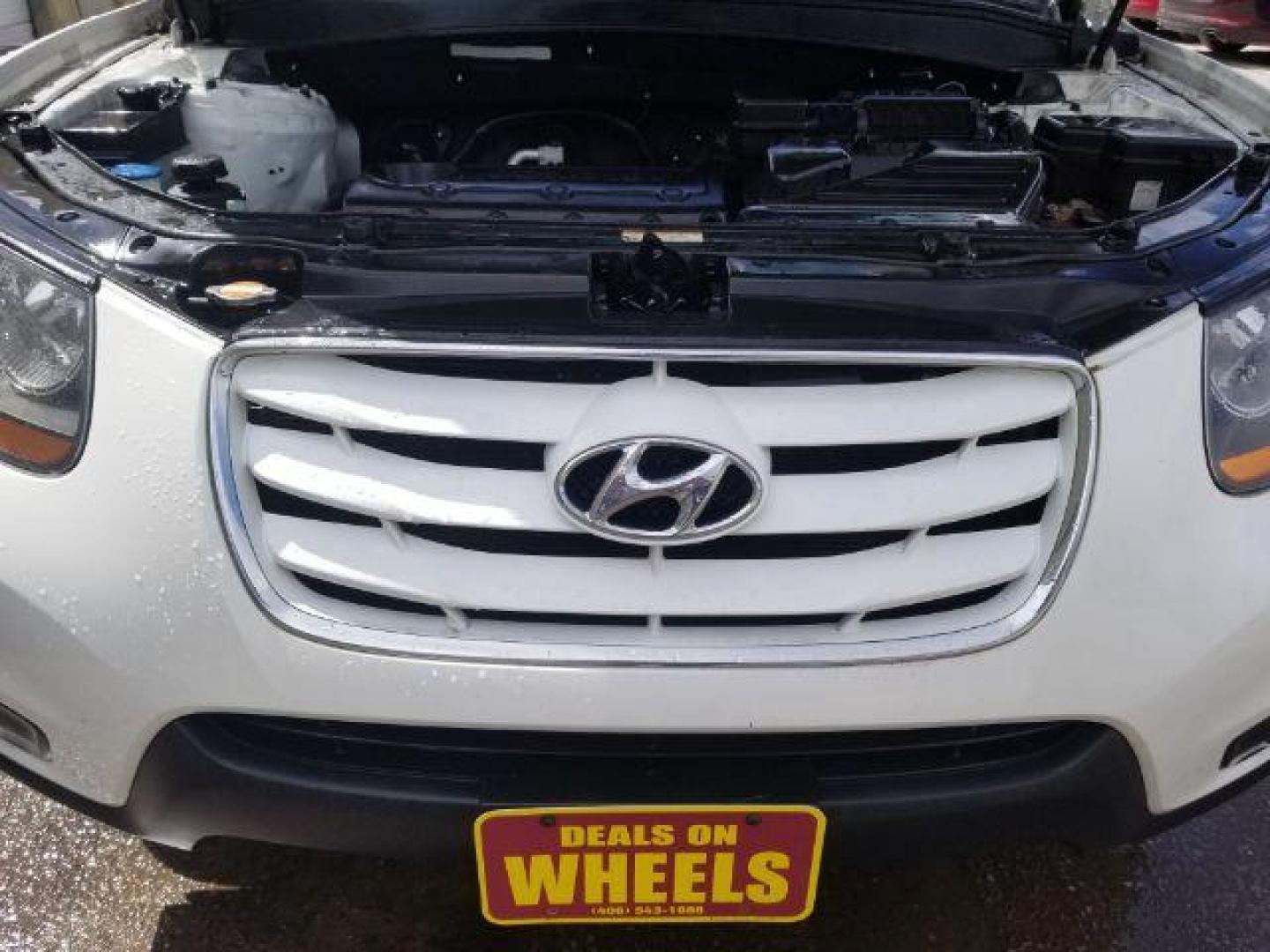 2010 Hyundai Santa Fe GLS (5NMSGDAB0AH) with an 2.4L I-4 DOHC engine, located at 1821 N Montana Ave., Helena, MT, 59601, (406) 422-1031, 0.000000, 0.000000 - Photo#13