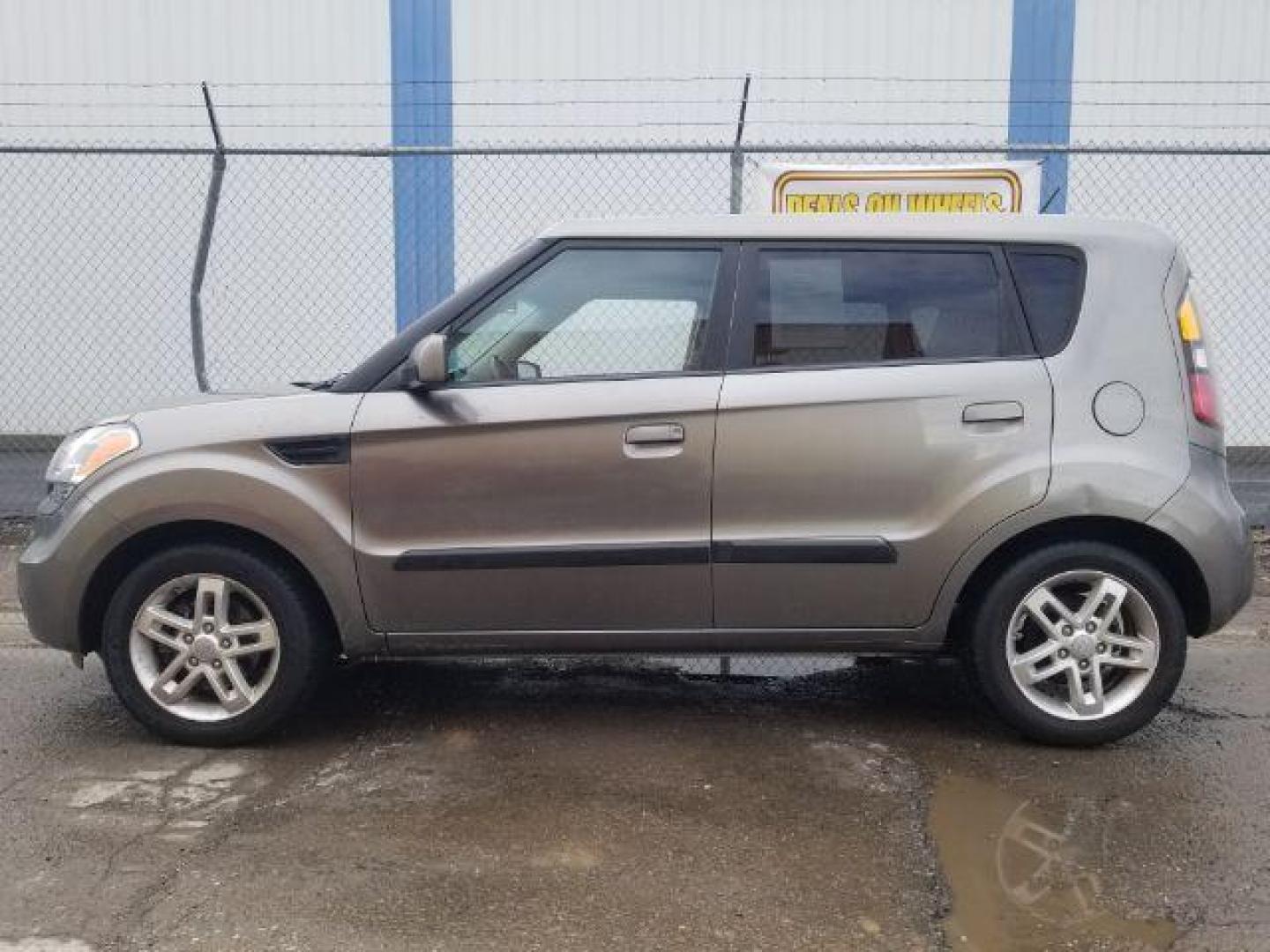 2010 Kia Soul + (KNDJT2A21A7) with an 2L I-4 DOHC engine, located at 1821 N Montana Ave., Helena, MT, 59601, (406) 422-1031, 0.000000, 0.000000 - Photo#6