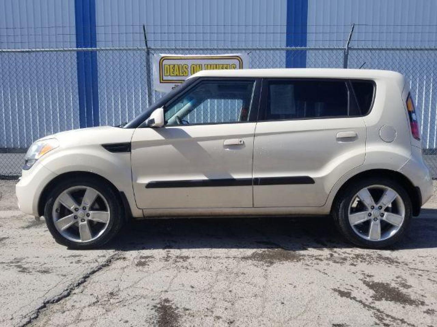2010 Kia Soul ! (KNDJT2A29A7) with an 2L I-4 DOHC engine, located at 601 E. Idaho St., Kalispell, MT, 59901, 0.000000, 0.000000 - Photo#6