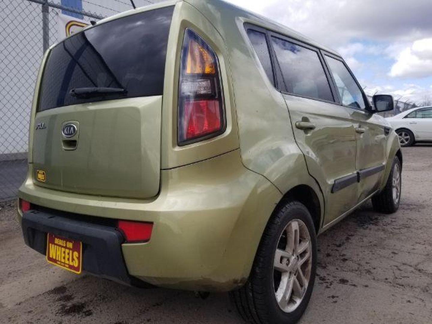 2011 Kia Soul + (KNDJT2A26B7) with an 2L I-4 DOHC engine, located at 1821 N Montana Ave., Helena, MT, 59601, (406) 422-1031, 0.000000, 0.000000 - Photo#4