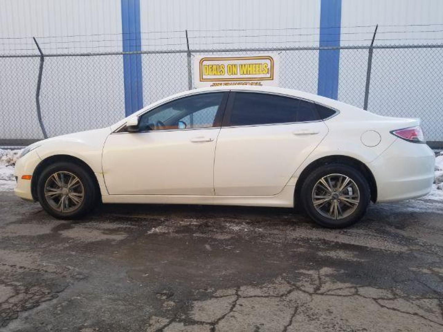 2011 Mazda Mazda6 I Touring (1YVHZ8BH2B5) with an 2.5L L4 DOHC 16V engine, located at 4047 Montana Ave., Billings, MT, 59101, 45.770847, -108.529800 - Photo#7
