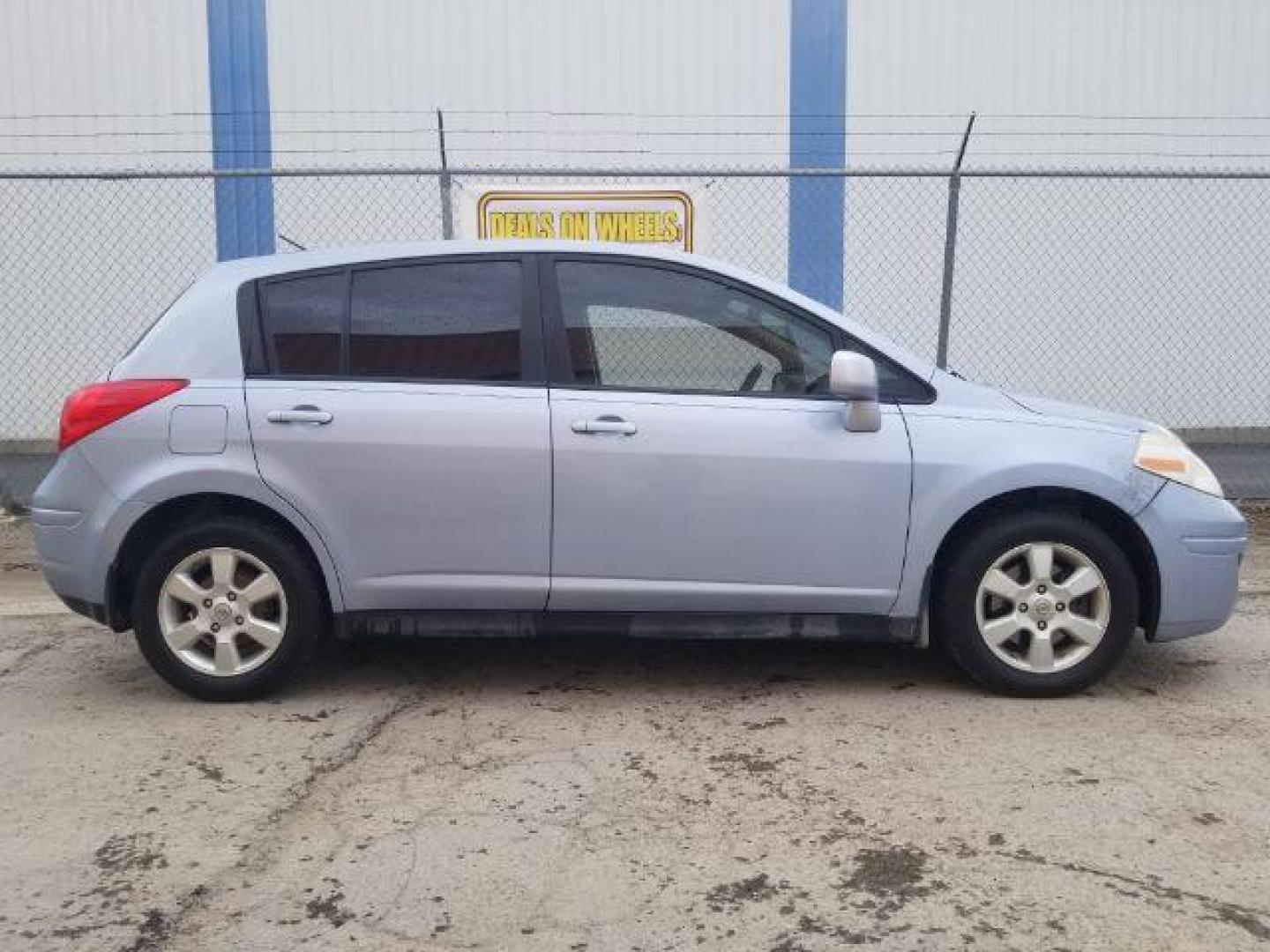 2011 Nissan Versa 1.8 SL Hatchback (3N1BC1CP9BL) with an 1.8L L4 DOHC 16V engine, Continuously Variabl transmission, located at 1821 N Montana Ave., Helena, MT, 59601, (406) 422-1031, 0.000000, 0.000000 - Photo#3