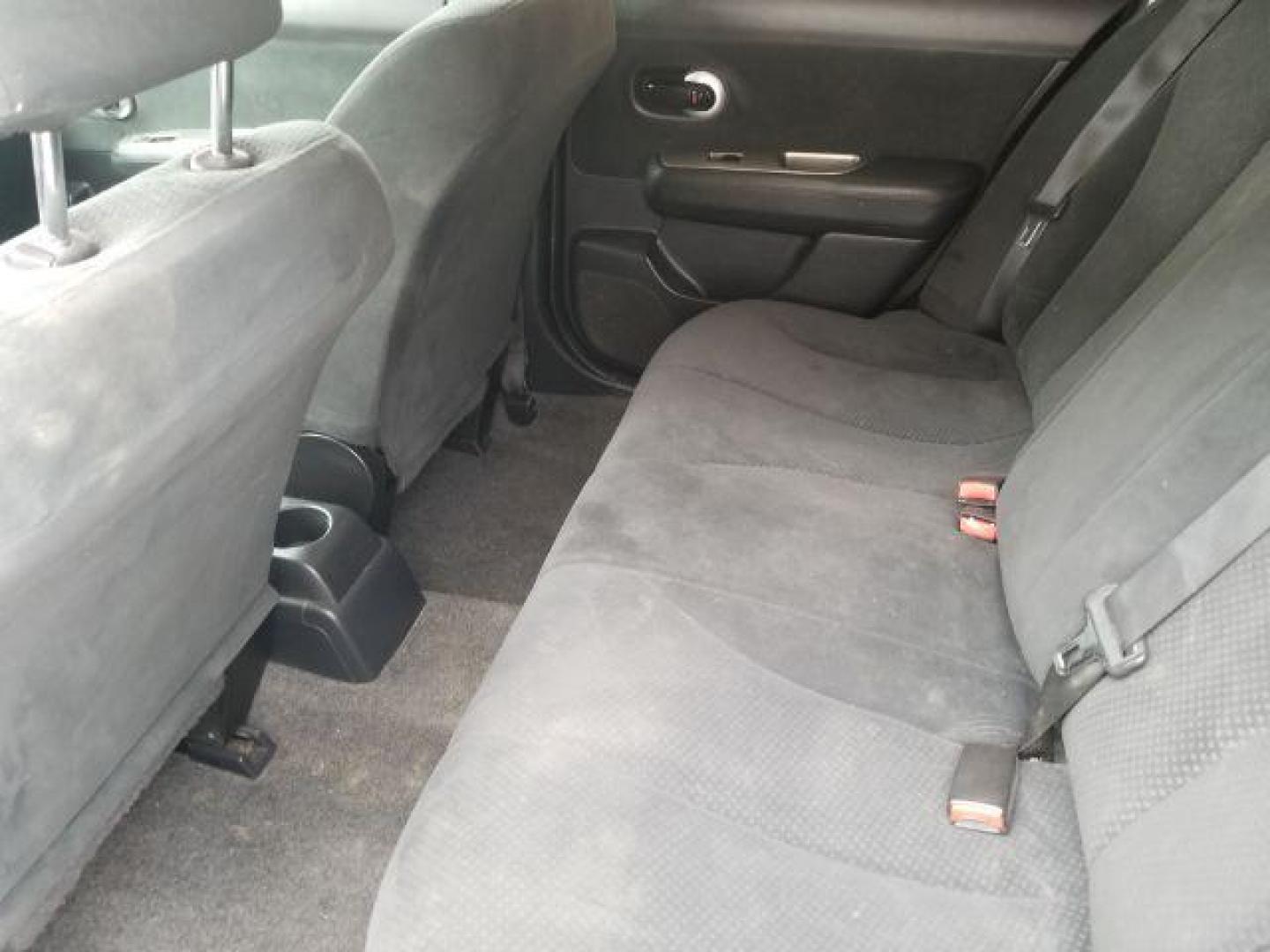 2011 Nissan Versa 1.8 SL Hatchback (3N1BC1CP9BL) with an 1.8L L4 DOHC 16V engine, Continuously Variabl transmission, located at 1821 N Montana Ave., Helena, MT, 59601, (406) 422-1031, 0.000000, 0.000000 - Photo#8