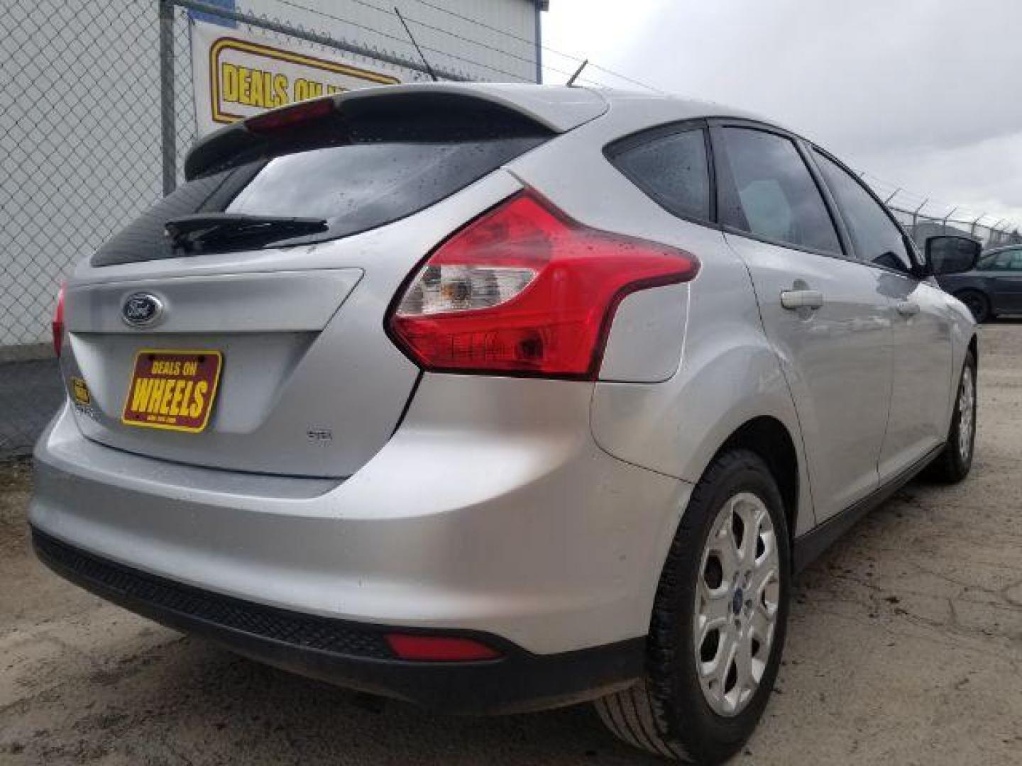 2012 Ford Focus SE (1FAHP3K25CL) with an 2L I-4 gasoline direct injection engine, located at 1800 West Broadway, Missoula, 59808, (406) 543-1986, 46.881348, -114.023628 - Photo#4
