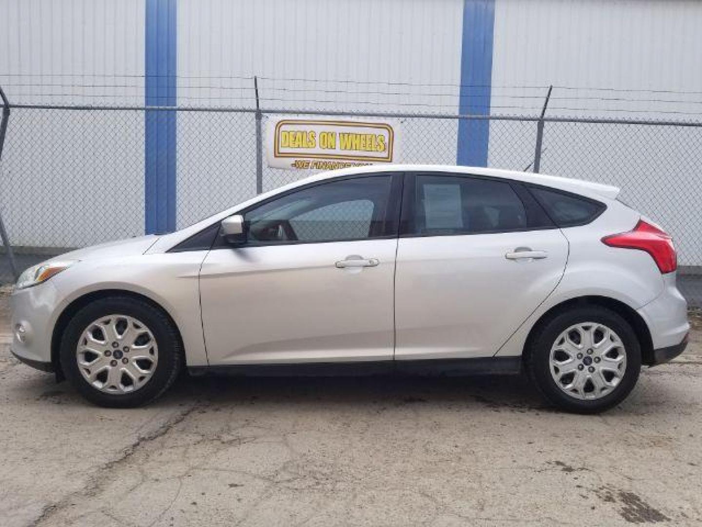 2012 Ford Focus SE (1FAHP3K25CL) with an 2L I-4 gasoline direct injection engine, located at 1800 West Broadway, Missoula, 59808, (406) 543-1986, 46.881348, -114.023628 - Photo#6