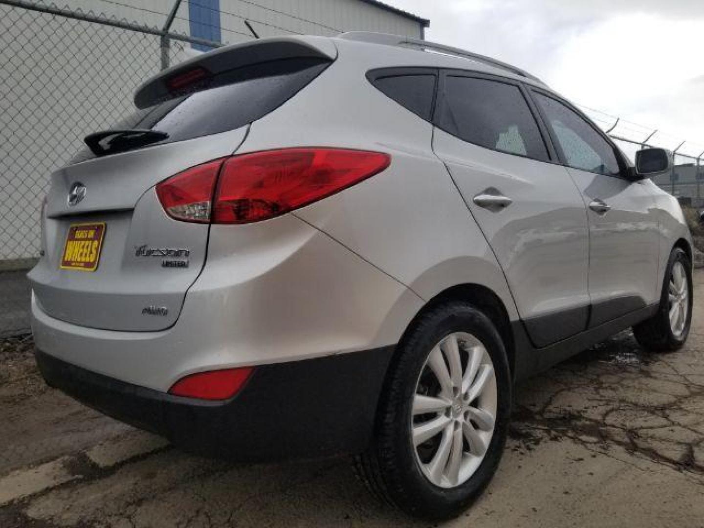 2012 Hyundai Tucson Limited (KM8JUCAC8CU) with an Theta II 2.4L I-4 DOHC engine, located at 1800 West Broadway, Missoula, 59808, (406) 543-1986, 46.881348, -114.023628 - Photo#4