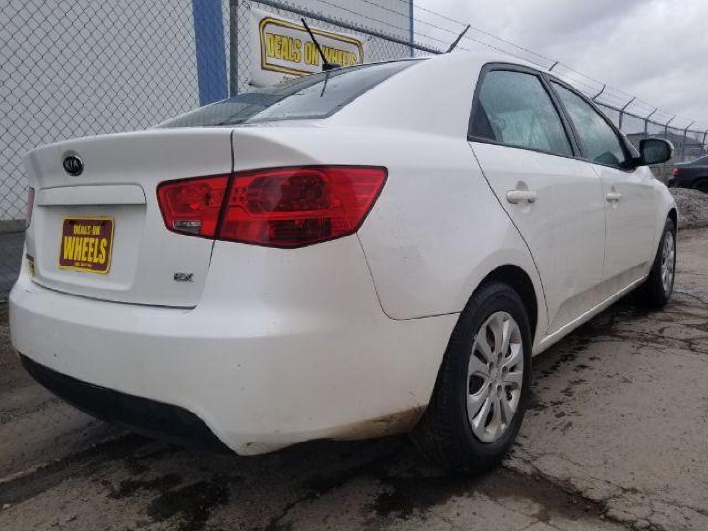 2013 Kia Forte EX (KNAFU4A26D5) with an 2L I-4 DOHC engine, located at 4801 10th Ave S,, Great Falls, MT, 59405, 0.000000, 0.000000 - Photo#4