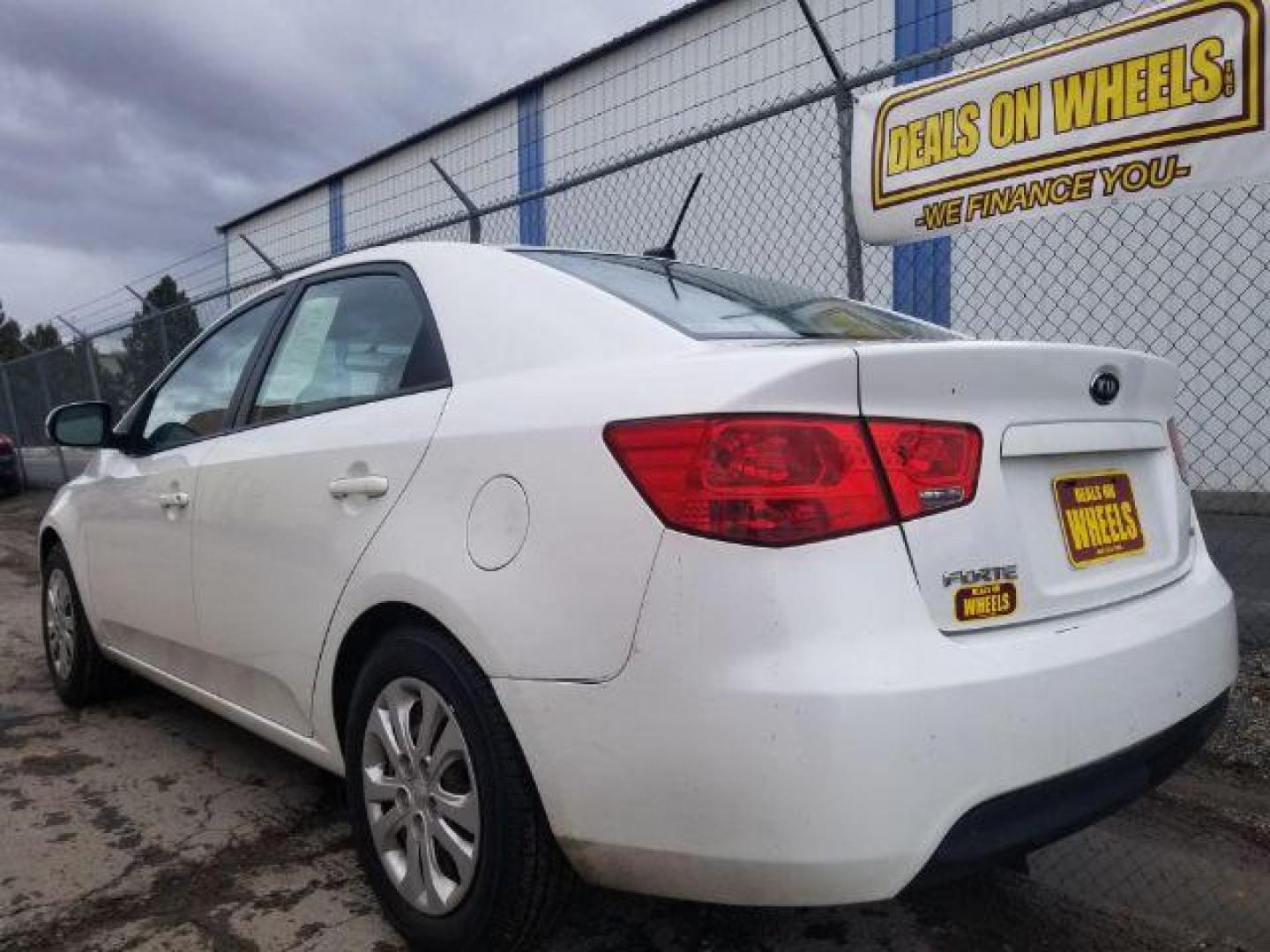 2013 Kia Forte EX (KNAFU4A26D5) with an 2L I-4 DOHC engine, located at 4801 10th Ave S,, Great Falls, MT, 59405, 0.000000, 0.000000 - Photo#5