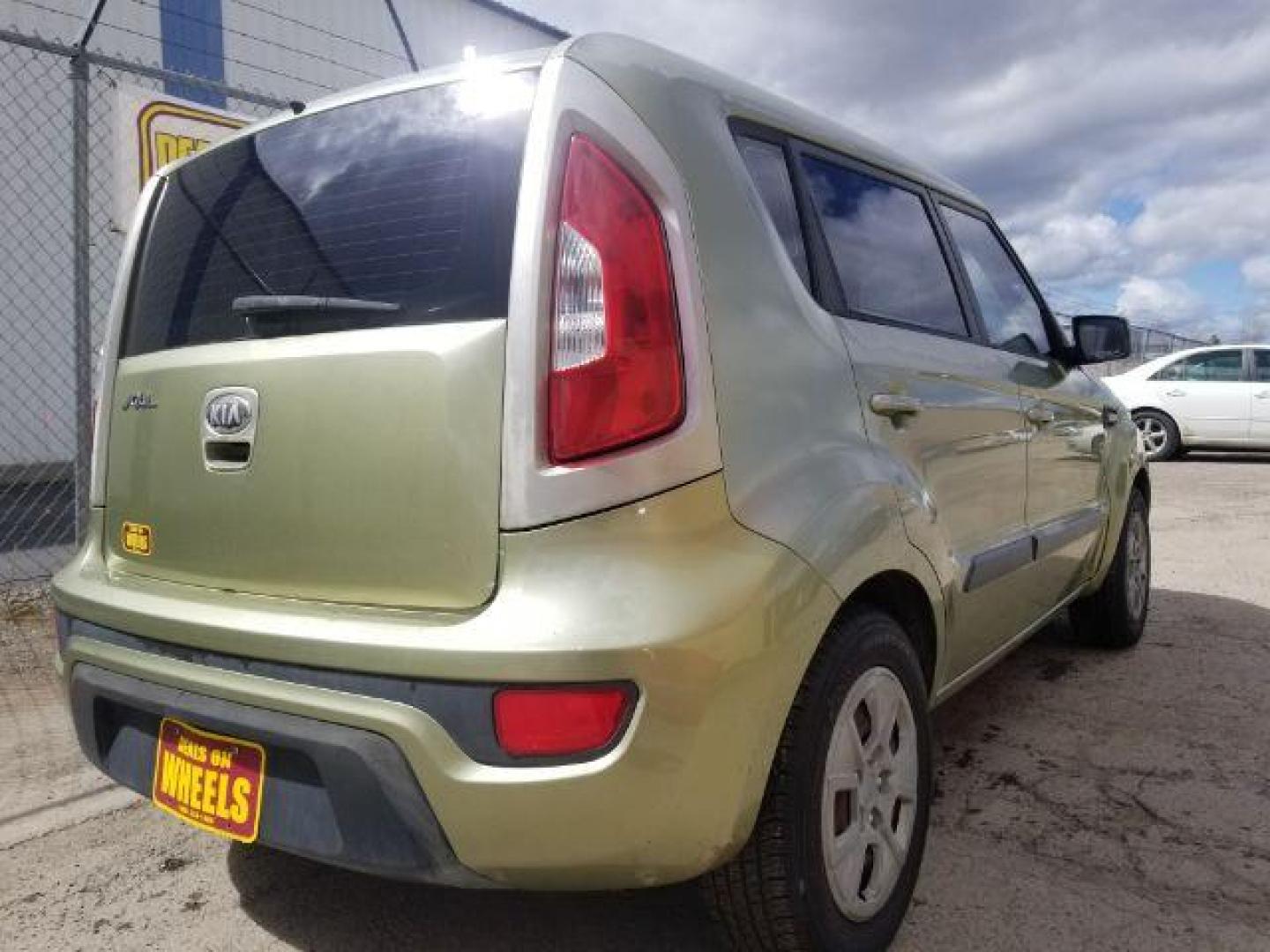 2013 Kia Soul Base (KNDJT2A51D7) with an 1.6L L4 DOHC 16V engine, 5-Speed Manual transmission, located at 4047 Montana Ave., Billings, MT, 59101, 45.770847, -108.529800 - Photo#4
