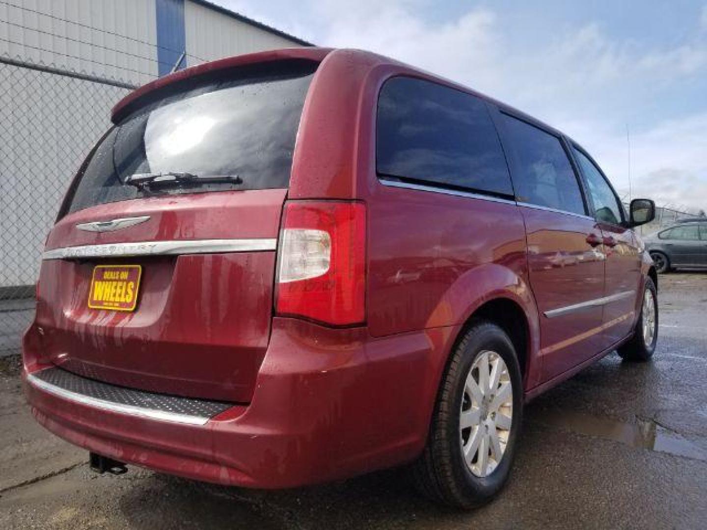 2014 Chrysler Town and Country Touring (2C4RC1BG9ER) with an Pentastar 3.6L V-6 DOHC engine, located at 4801 10th Ave S,, Great Falls, MT, 59405, 0.000000, 0.000000 - Photo#4