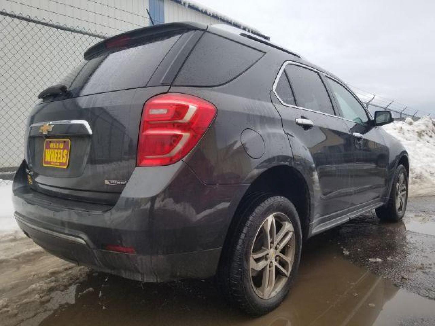 2017 Chevrolet Equinox Premier AWD (2GNFLGEK0H6) with an 2.4L L4 DOHC 16V FFV engine, 6-Speed Automatic transmission, located at 1821 N Montana Ave., Helena, MT, 59601, (406) 422-1031, 0.000000, 0.000000 - Photo#4