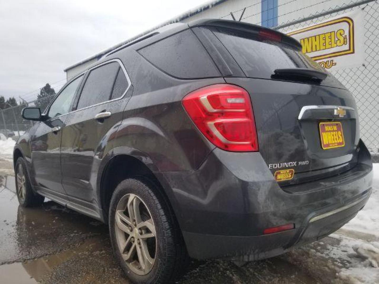 2017 Chevrolet Equinox Premier AWD (2GNFLGEK0H6) with an 2.4L L4 DOHC 16V FFV engine, 6-Speed Automatic transmission, located at 1821 N Montana Ave., Helena, MT, 59601, (406) 422-1031, 0.000000, 0.000000 - Photo#5
