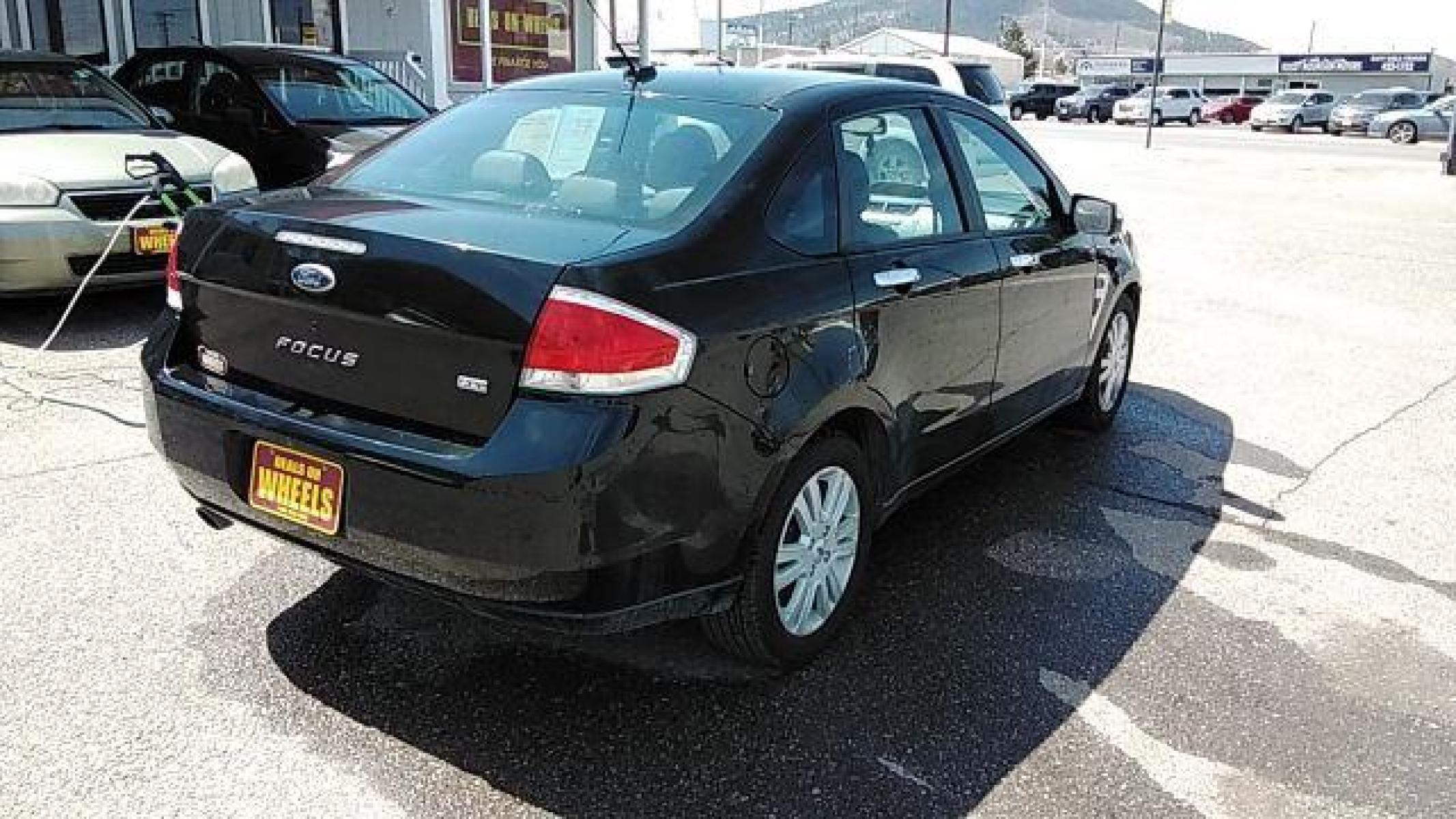 2009 BLACK FORD FOCUS SEL Sedan (1FAHP37N99W) , 4-Speed Automatic transmission, located at 1821 N Montana Ave, Helena, MT, 59601, (406) 422-1031, 46.603447, -112.022781 - Photo #4