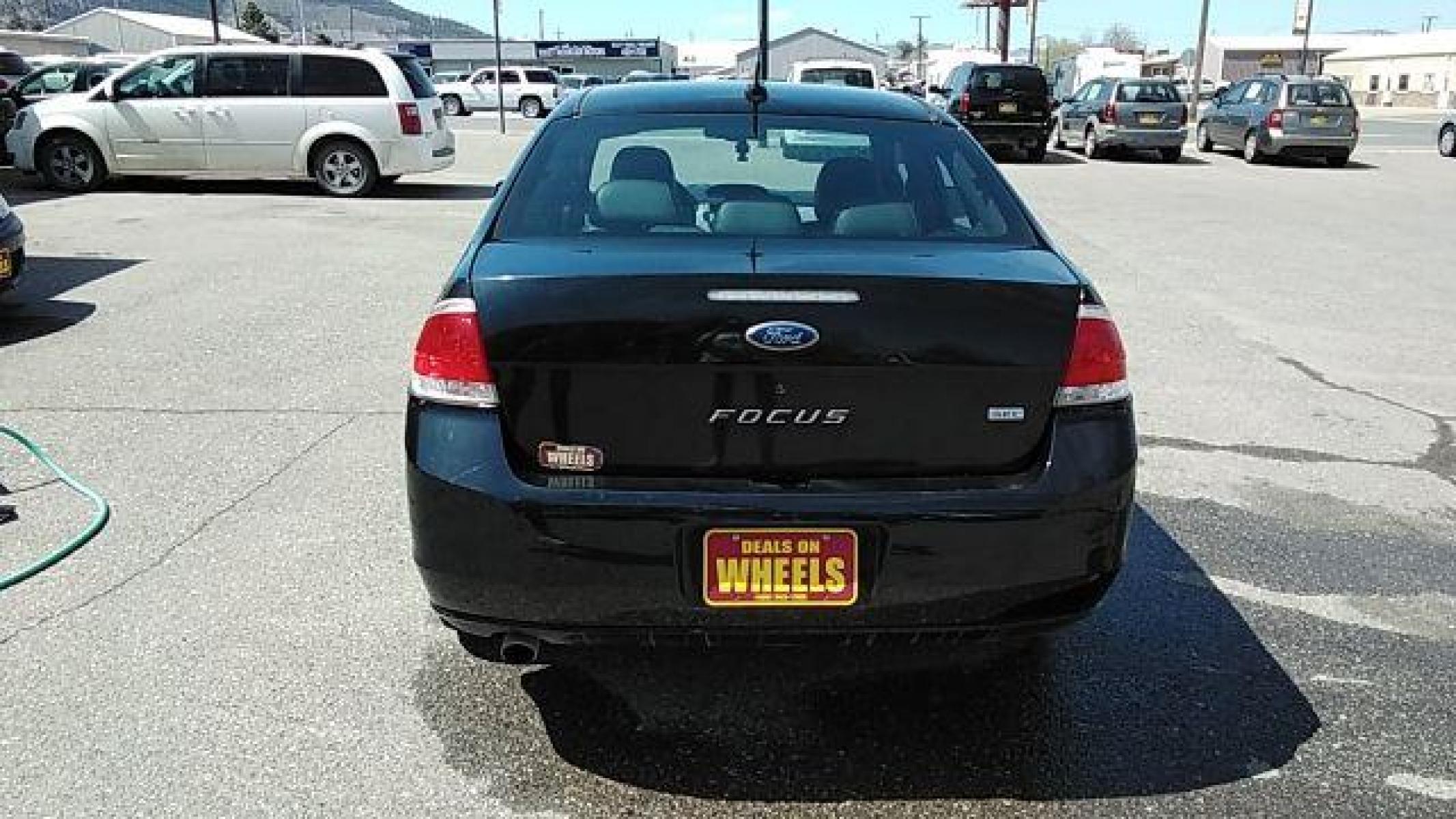 2009 BLACK FORD FOCUS SEL Sedan (1FAHP37N99W) , 4-Speed Automatic transmission, located at 1821 N Montana Ave, Helena, MT, 59601, (406) 422-1031, 46.603447, -112.022781 - Photo #5