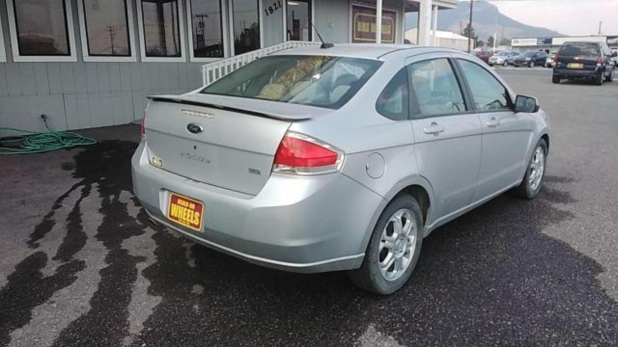 2009 Brilliant Silver Met Ford Focus SES Sedan (1FAHP36N89W) with an 2.0L L4 DOHC 16V engine, located at 1821 N Montana Ave, Helena, MT, 59601, (406) 422-1031, 46.603447, -112.022781 - Photo #4