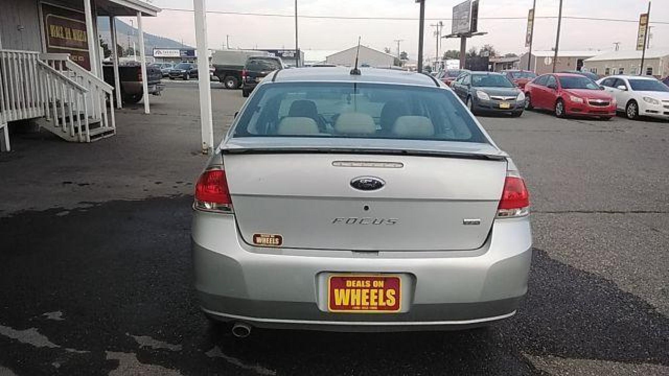 2009 Brilliant Silver Met Ford Focus SES Sedan (1FAHP36N89W) with an 2.0L L4 DOHC 16V engine, located at 1821 N Montana Ave, Helena, MT, 59601, (406) 422-1031, 46.603447, -112.022781 - Photo #5