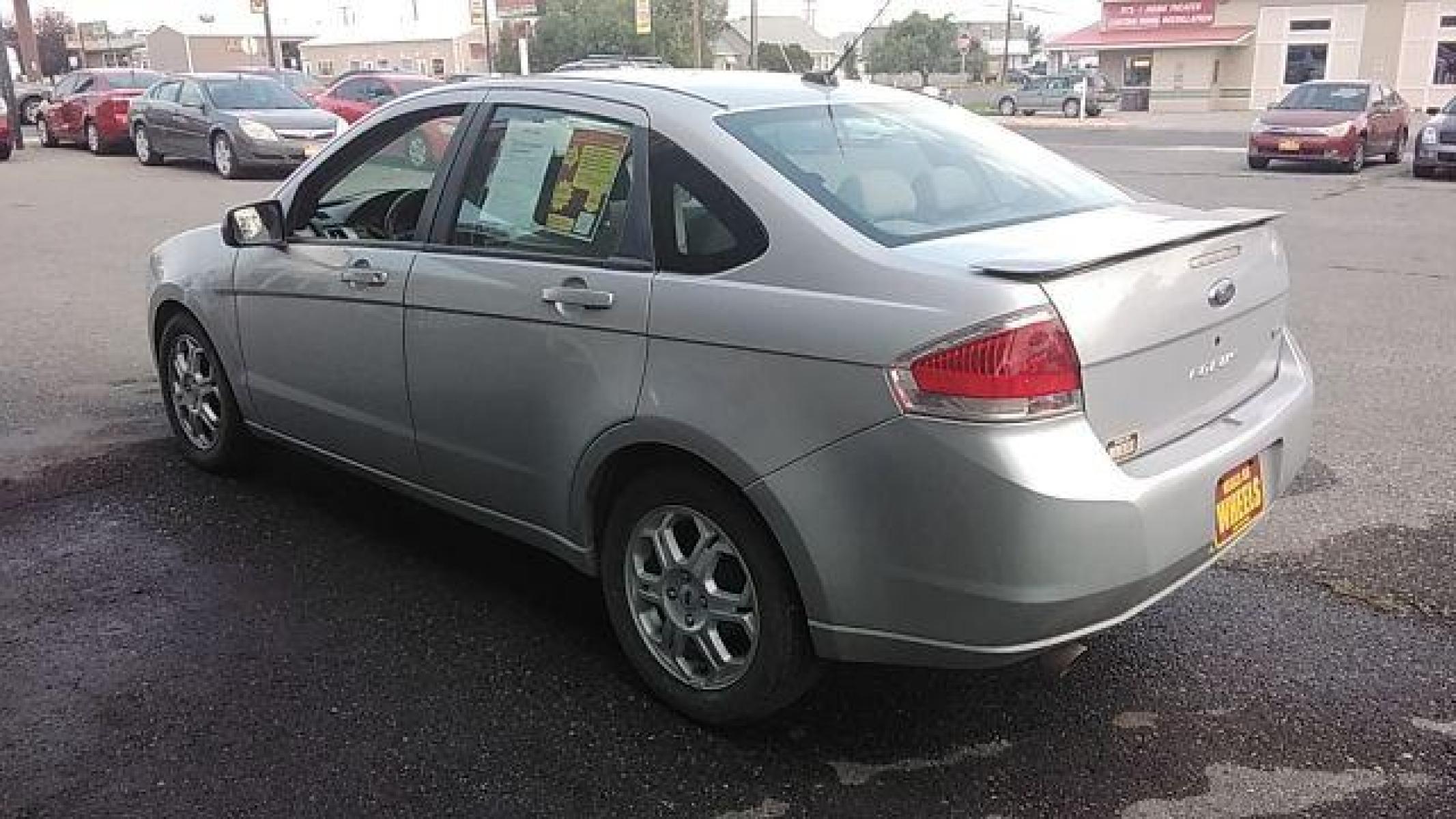 2009 Brilliant Silver Met Ford Focus SES Sedan (1FAHP36N89W) with an 2.0L L4 DOHC 16V engine, located at 1821 N Montana Ave, Helena, MT, 59601, (406) 422-1031, 46.603447, -112.022781 - Photo #6
