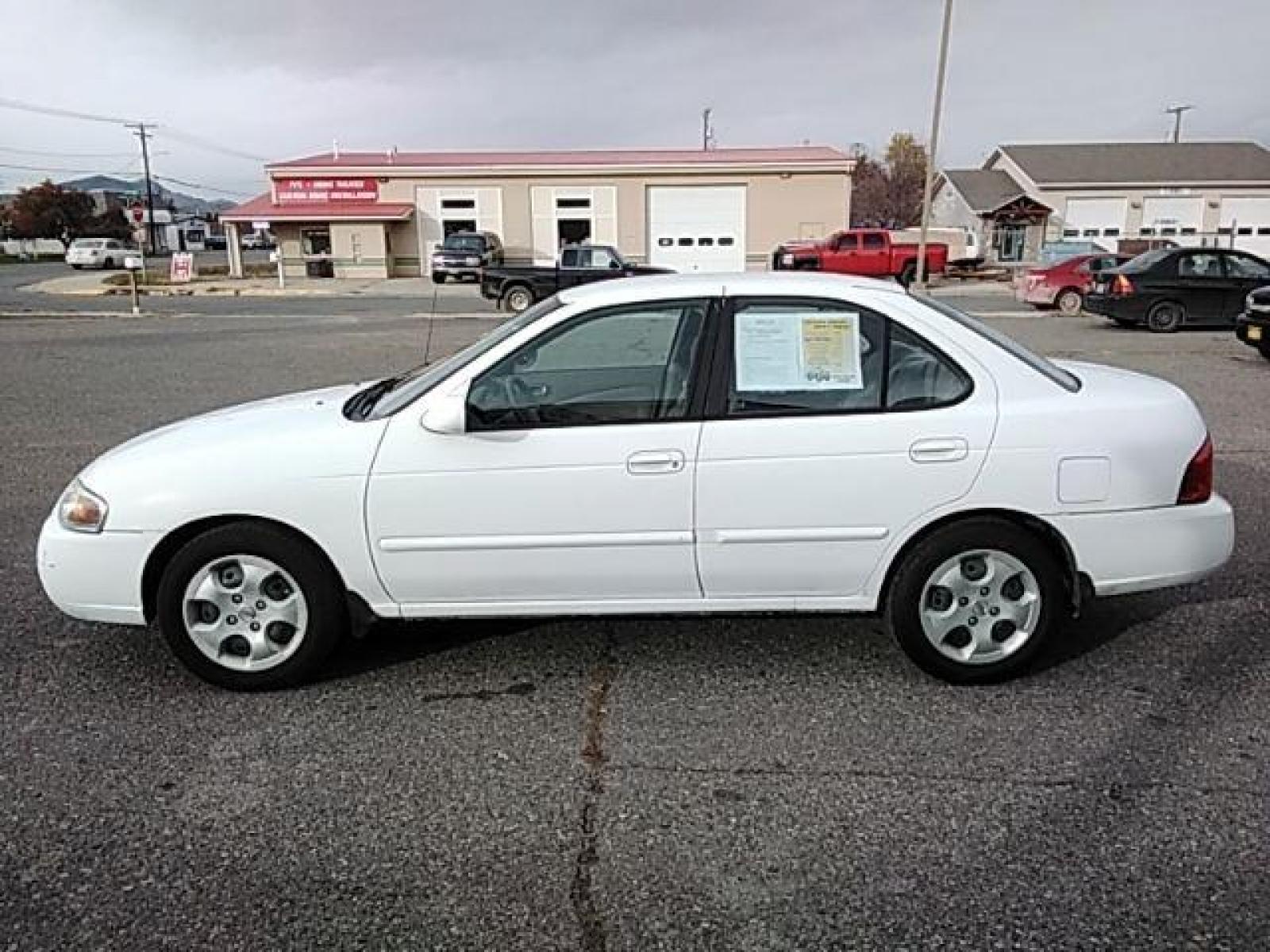 2005 Nissan Sentra 1.8 S (3N1CB51A35L) with an 1.8L L4 DOHC 16V engine, located at 1821 N Montana Ave, Helena, MT, 59601, (406) 543-1986, 46.603153, -112.020531 - Photo #2