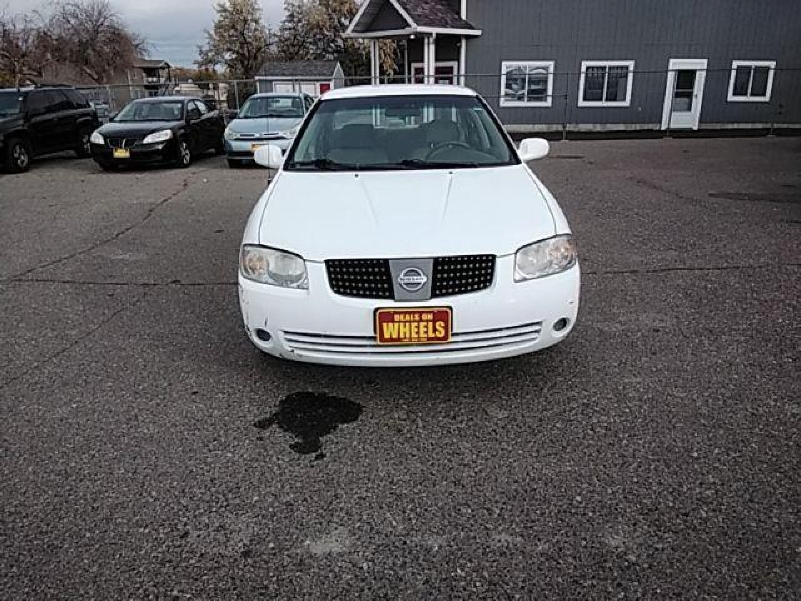 2005 Nissan Sentra 1.8 S (3N1CB51A35L) with an 1.8L L4 DOHC 16V engine, located at 1821 N Montana Ave, Helena, MT, 59601, (406) 543-1986, 46.603153, -112.020531 - Photo #3