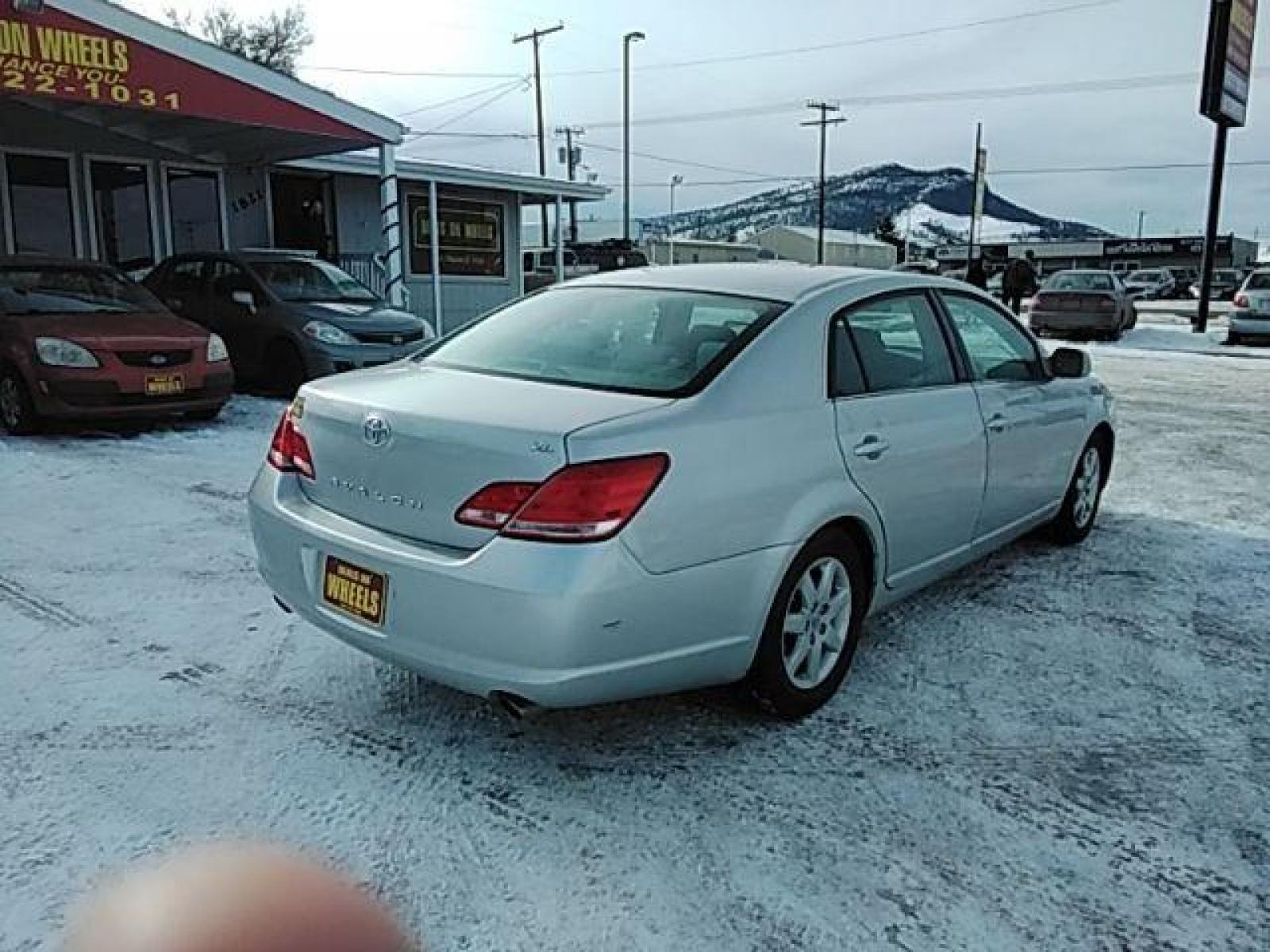 2007 Toyota Avalon XL (4T1BK36B97U) with an 3.5L V6 DOHC 24V engine, 5-Speed Automatic transmission, located at 1821 N Montana Ave, Helena, MT, 59601, (406) 543-1986, 46.603153, -112.020531 - Photo #1