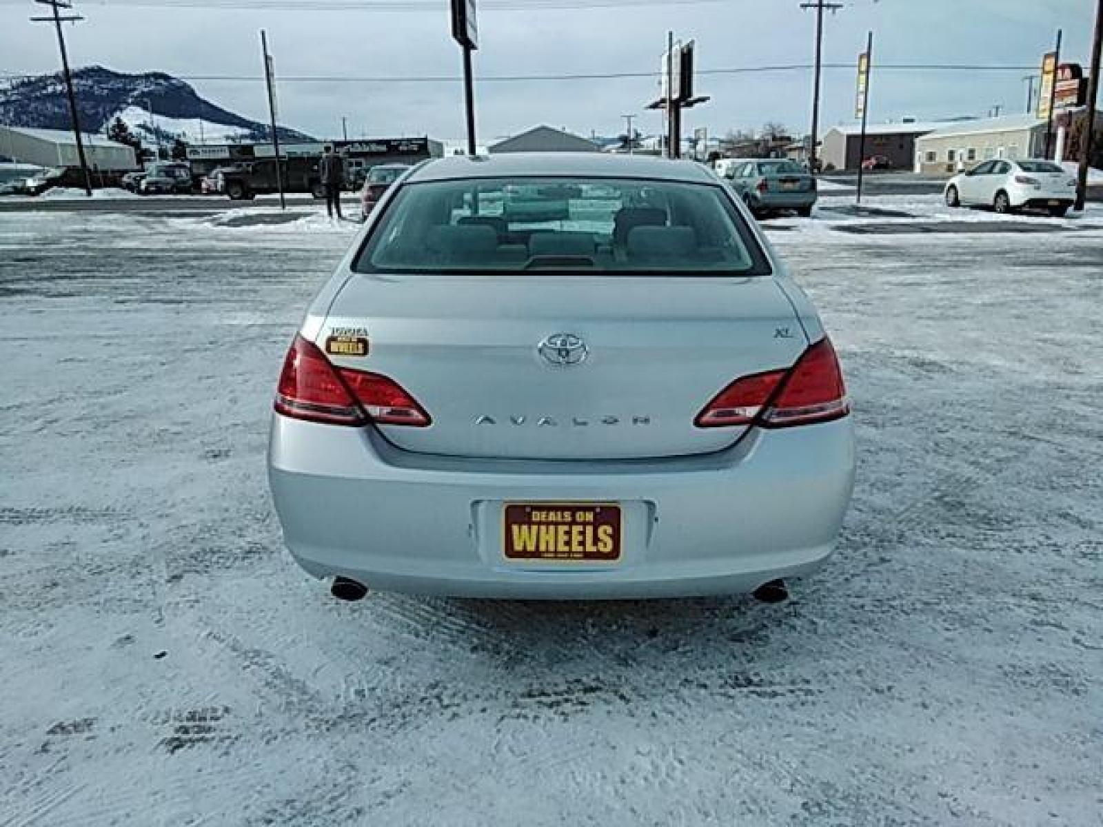 2007 Toyota Avalon XL (4T1BK36B97U) with an 3.5L V6 DOHC 24V engine, 5-Speed Automatic transmission, located at 1821 N Montana Ave, Helena, MT, 59601, (406) 543-1986, 46.603153, -112.020531 - Photo #2