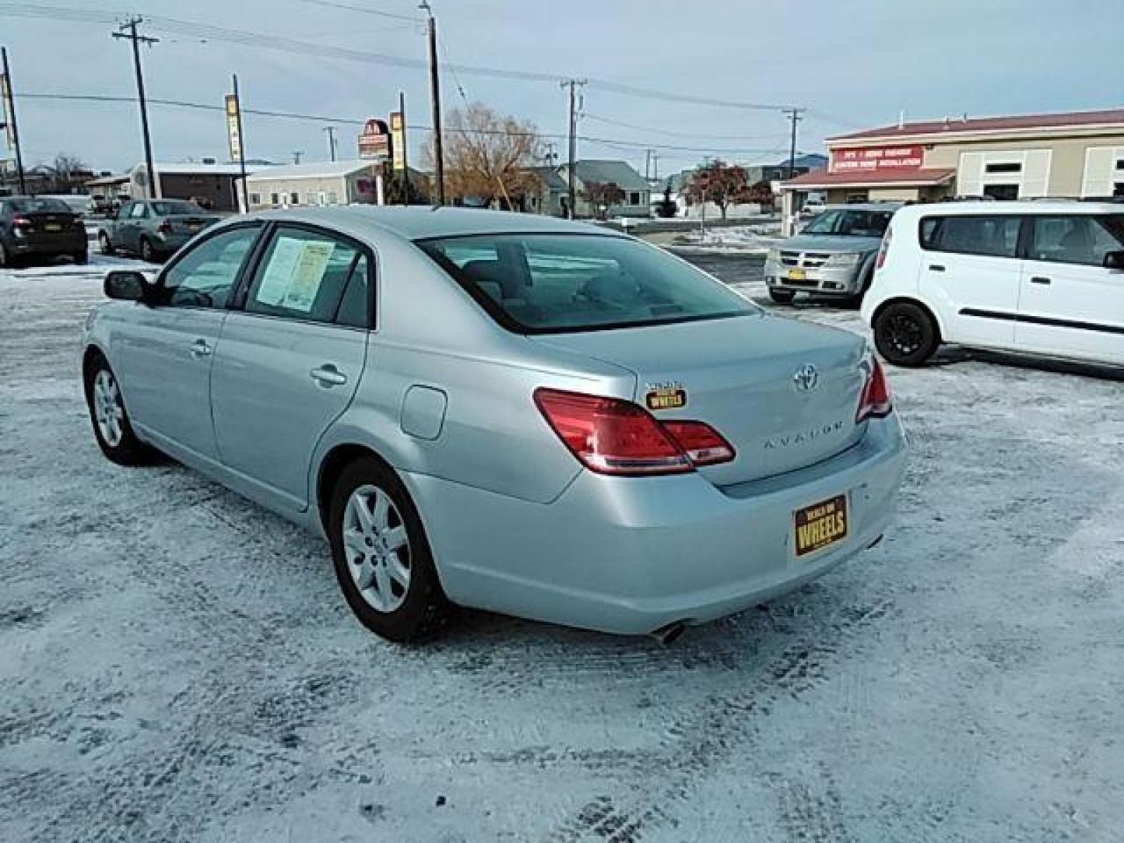 2007 Toyota Avalon XL (4T1BK36B97U) with an 3.5L V6 DOHC 24V engine, 5-Speed Automatic transmission, located at 1821 N Montana Ave, Helena, MT, 59601, (406) 543-1986, 46.603153, -112.020531 - Photo #3