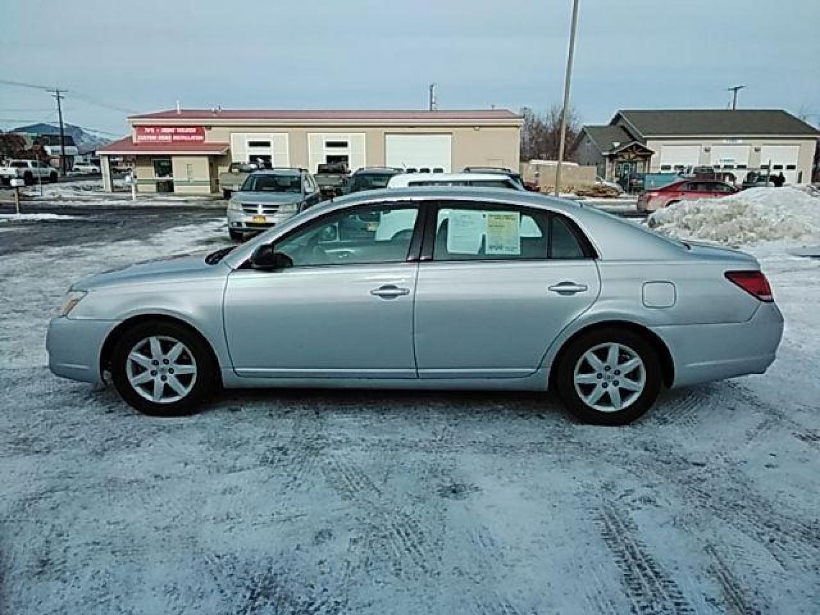 2007 Toyota Avalon XL (4T1BK36B97U) with an 3.5L V6 DOHC 24V engine, 5-Speed Automatic transmission, located at 1821 N Montana Ave, Helena, MT, 59601, (406) 543-1986, 46.603153, -112.020531 - Photo #4