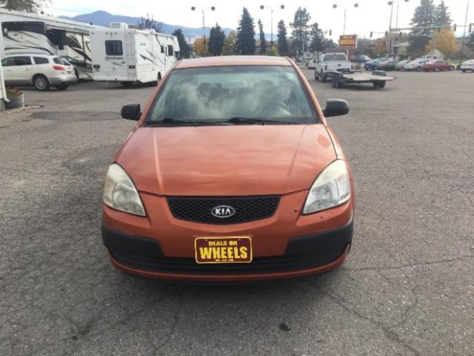 2009 Kia Rio Base (KNADE223696) with an 1.6L L4 DOHC 16V engine, Automatic transmission transmission, located at 1821 N Montana Ave, Helena, MT, 59601, (406) 543-1986, 46.603153, -112.020531 - Photo #2