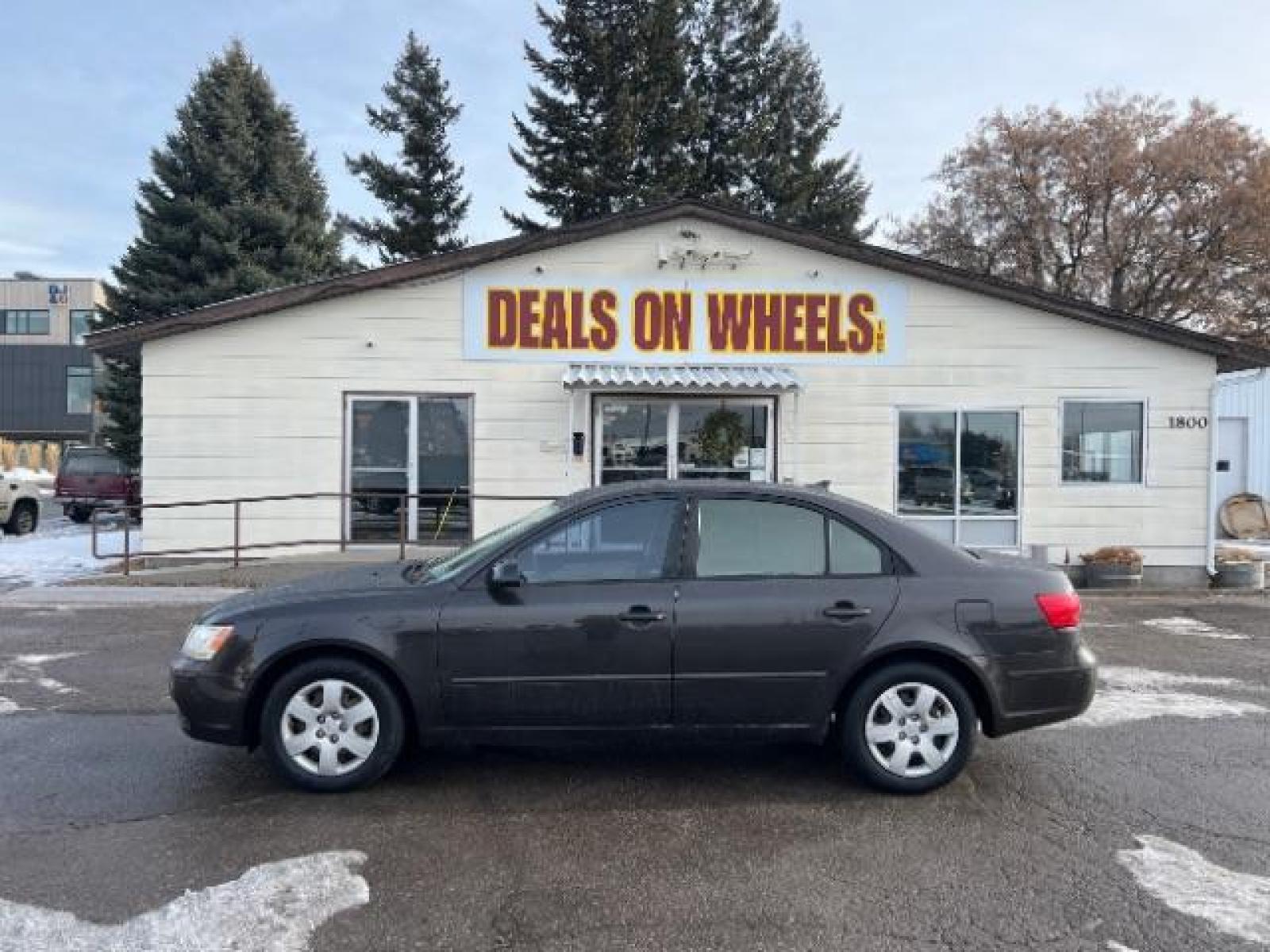 2009 Hyundai Sonata GLS (5NPET46C49H) with an 2.4L L4 DOHC 16V engine, 5-Speed Automatic transmission, located at 1821 N Montana Ave, Helena, MT, 59601, (406) 422-1031, 46.603447, -112.022781 - Photo #5