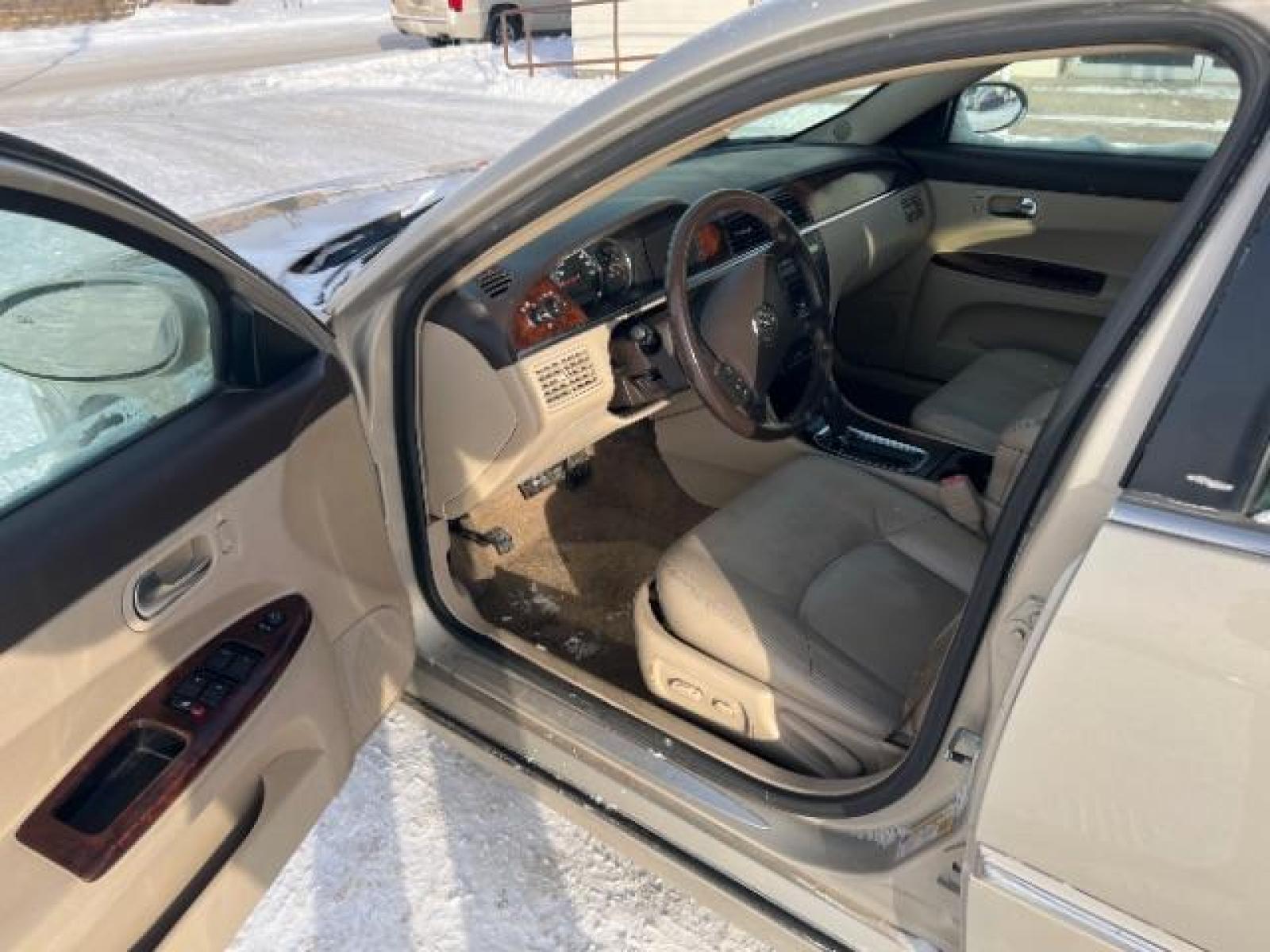 2009 Buick LaCrosse CXL (2G4WD582791) with an 3.8L V6 OHV 12V engine, 4-Speed Automatic transmission, located at 1821 N Montana Ave, Helena, MT, 59601, (406) 543-1986, 46.603153, -112.020531 - Photo #6