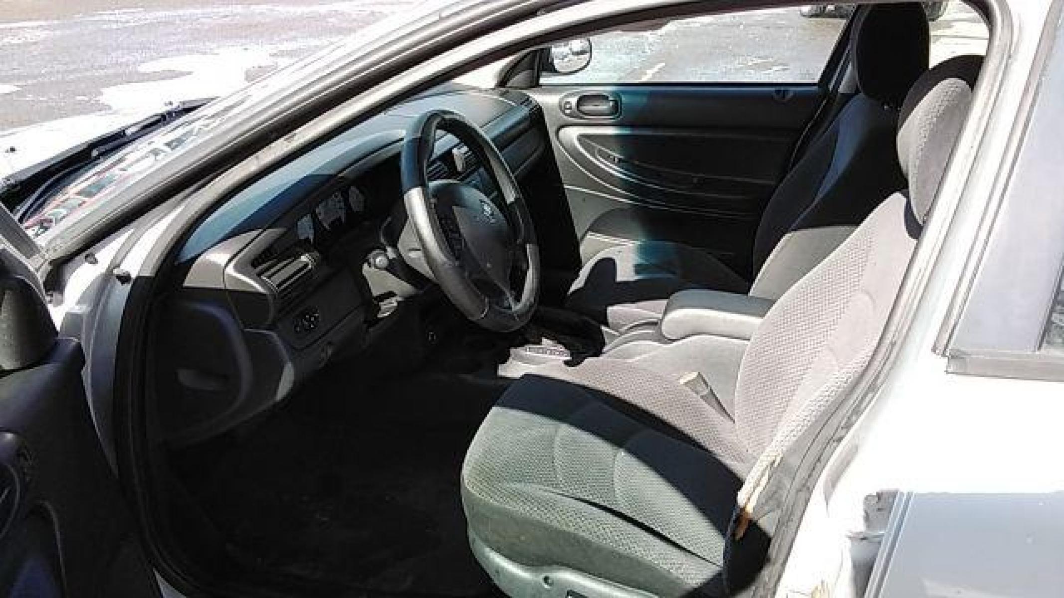 2006 Silver Steel Metallic /Dark Slate Gray Cloth Interior Dodge Stratus SXT (1B3EL46X46N) with an 2.4L L4 DOHC 16V engine, 4-Speed Automatic transmission, located at 1821 N Montana Ave, Helena, MT, 59601, (406) 543-1986, 46.603153, -112.020531 - Photo #8