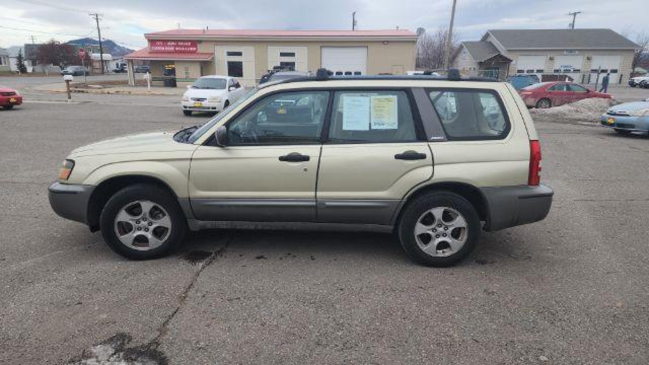 2004 Sierra Gold Metallic/Steel Gray Metallic Subaru Forester 2.5 XS (JF1SG65664G) with an 2.5L H4 SOHC 16V engine, 5-Speed Manual transmission, located at 1821 N Montana Ave, Helena, MT, 59601, (406) 543-1986, 46.603153, -112.020531 - Photo #4