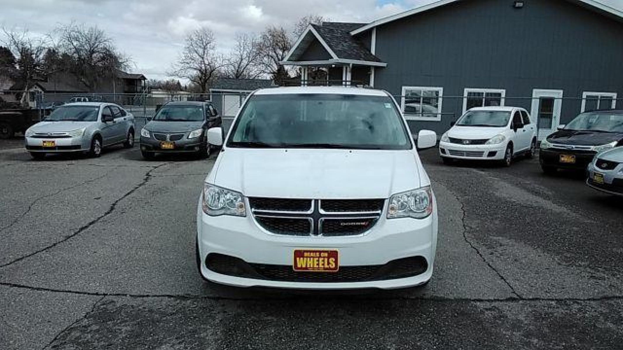 2016 Dodge Grand Caravan SXT (2C4RDGCG1GR) with an 3.6L V6 DOHC 24V engine, 6-Speed Automatic transmission, located at 1821 N Montana Ave, Helena, MT, 59601, (406) 422-1031, 46.603447, -112.022781 - Photo #1