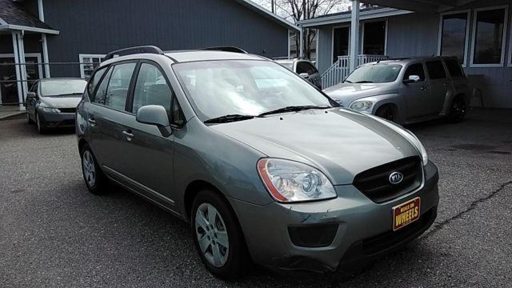 2009 Kia Rondo LX (KNAFG529897) with an 2.4L L4 DOHC 16V engine, 4-Speed Automatic transmission, located at 1821 N Montana Ave, Helena, MT, 59601, (406) 422-1031, 46.603447, -112.022781 - Photo #2