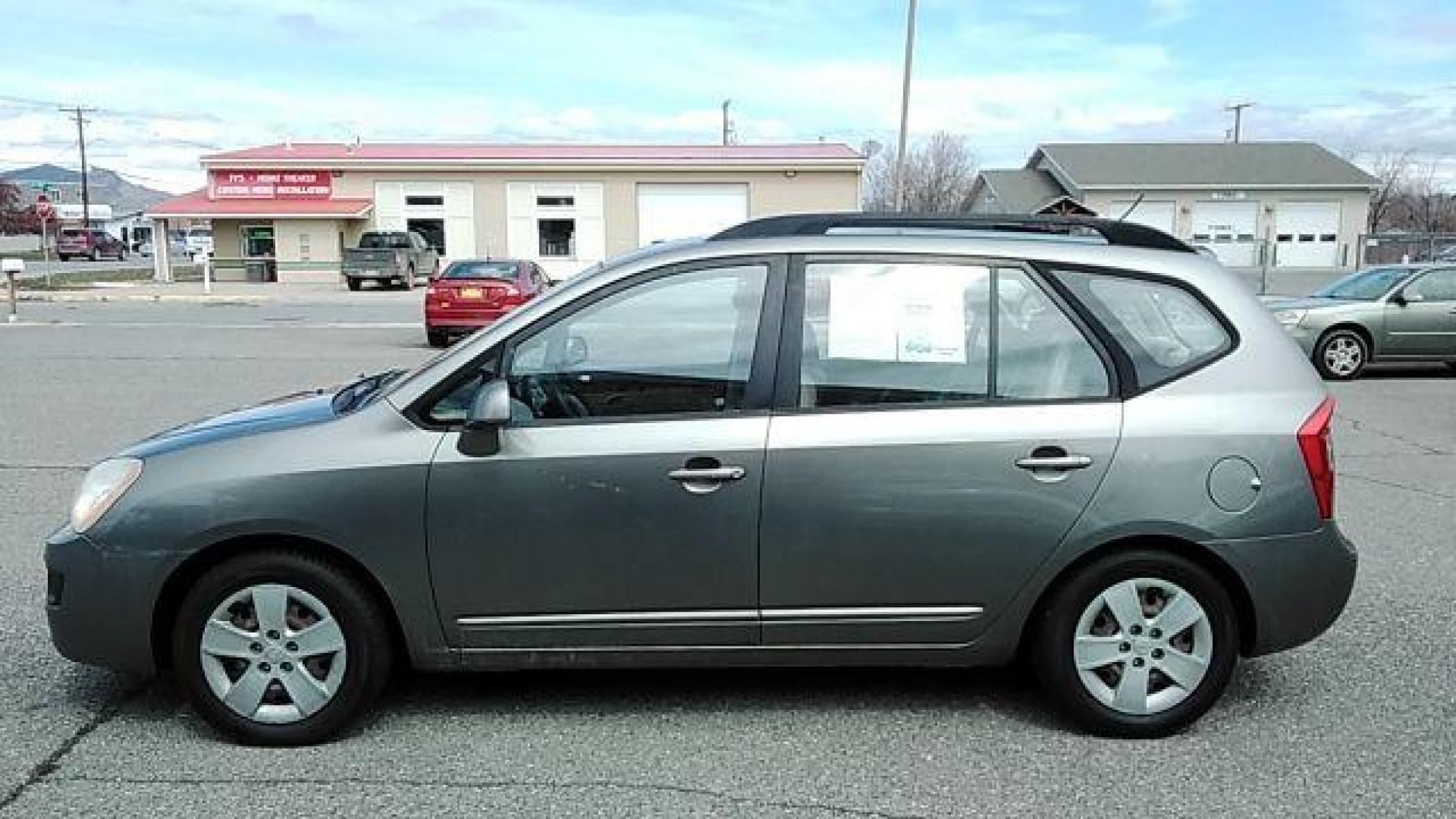2009 Kia Rondo LX (KNAFG529897) with an 2.4L L4 DOHC 16V engine, 4-Speed Automatic transmission, located at 1821 N Montana Ave, Helena, MT, 59601, (406) 422-1031, 46.603447, -112.022781 - Photo #7