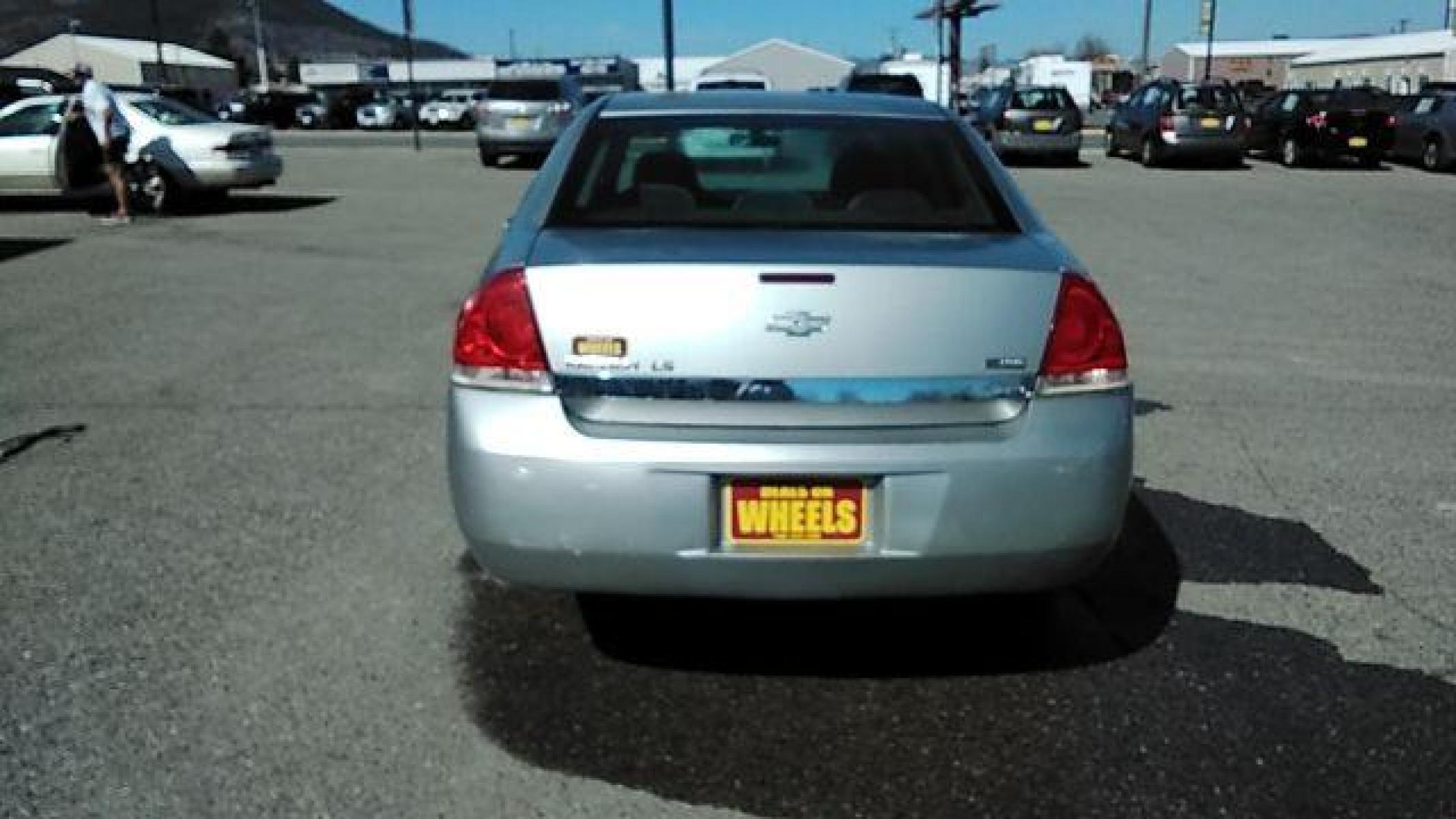 2007 Chevrolet Impala LS (2G1WB55KX79) with an 3.5L V6 OHV 16V FFV engine, 4-Speed Automatic transmission, located at 1821 N Montana Ave, Helena, MT, 59601, (406) 422-1031, 46.603447, -112.022781 - Photo #5