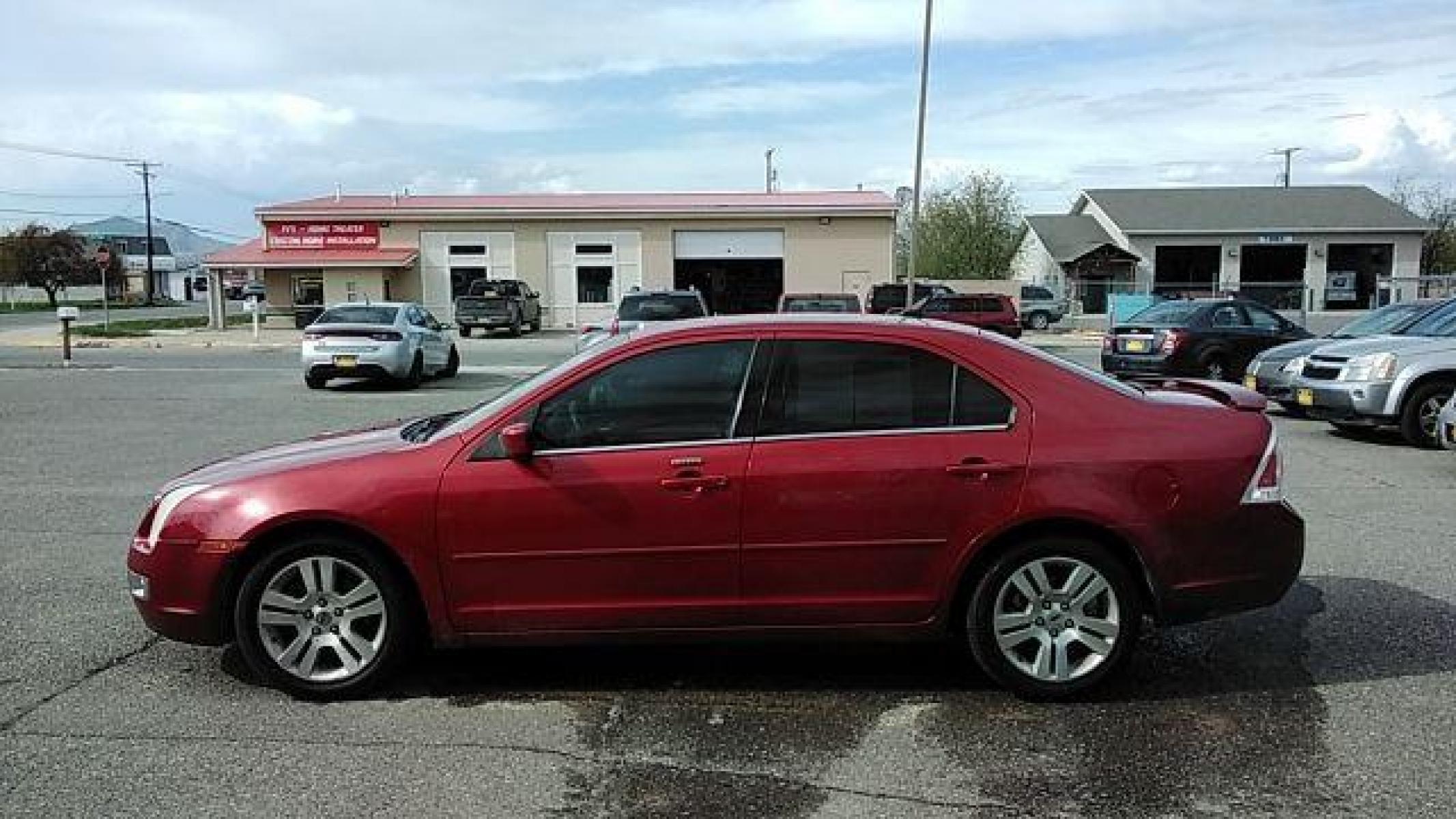 2008 Ford Fusion V6 SEL (3FAHP08138R) with an 3.0L V6 DOHC 24V engine, located at 1821 N Montana Ave, Helena, MT, 59601, (406) 422-1031, 46.603447, -112.022781 - Photo #6