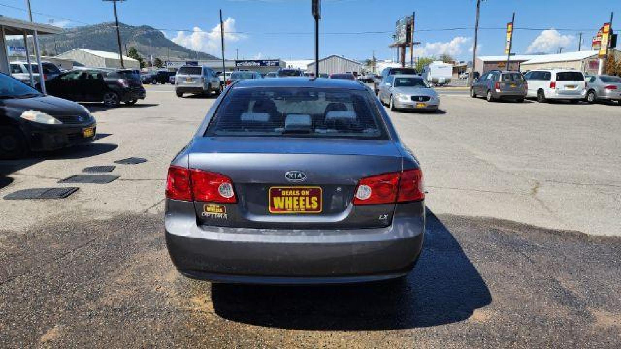 2007 Kia Optima EX (KNAGE123375) with an 2.4L L4 DOHC 16V engine, 4-Speed Automatic transmission, located at 1821 N Montana Ave, Helena, MT, 59601, (406) 422-1031, 46.603447, -112.022781 - Photo #5