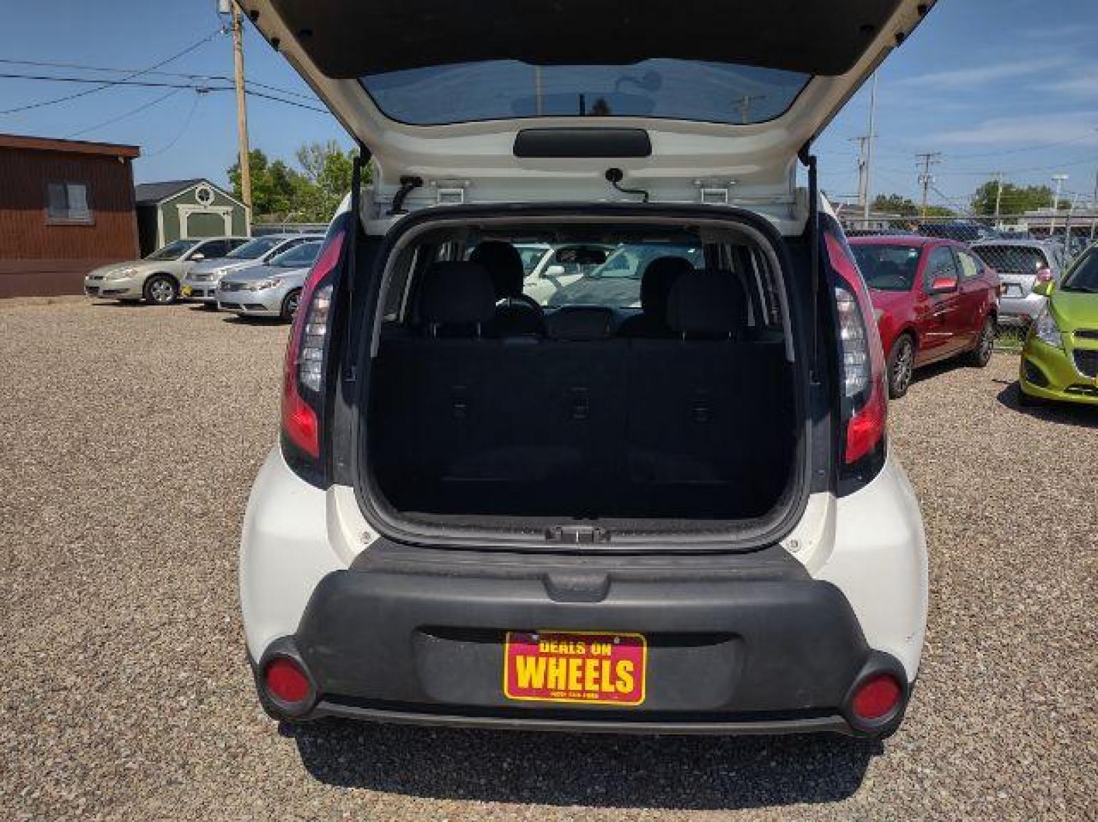 2015 Kia Soul Base (KNDJN2A20F7) with an 1.6L L4 DOHC 16V engine, located at 4801 10th Ave S,, Great Falls, MT, 59405, (406) 564-1505, 47.494347, -111.232239 - Photo #12