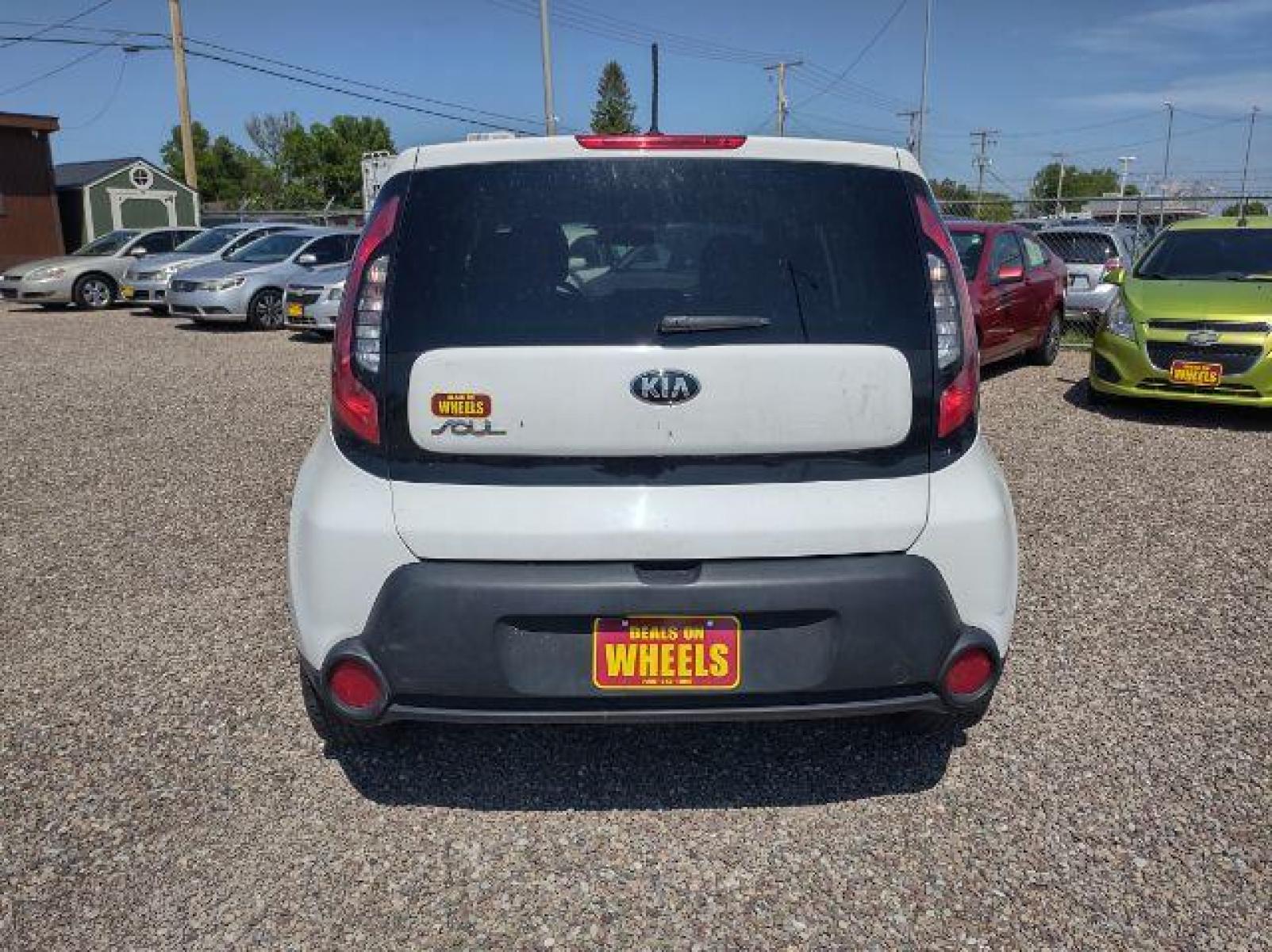 2015 Kia Soul Base (KNDJN2A20F7) with an 1.6L L4 DOHC 16V engine, located at 4801 10th Ave S,, Great Falls, MT, 59405, (406) 564-1505, 47.494347, -111.232239 - Photo #3