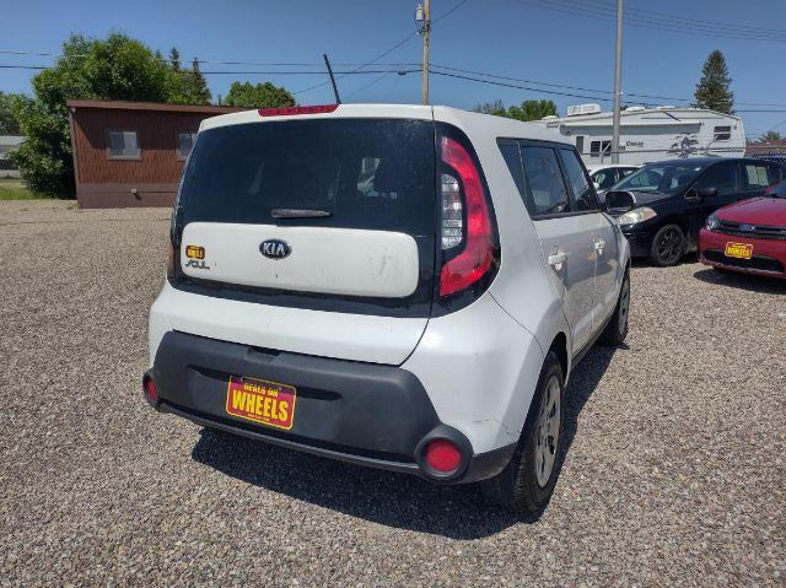 2015 Kia Soul Base (KNDJN2A20F7) with an 1.6L L4 DOHC 16V engine, located at 4801 10th Ave S,, Great Falls, MT, 59405, (406) 564-1505, 47.494347, -111.232239 - Photo #4