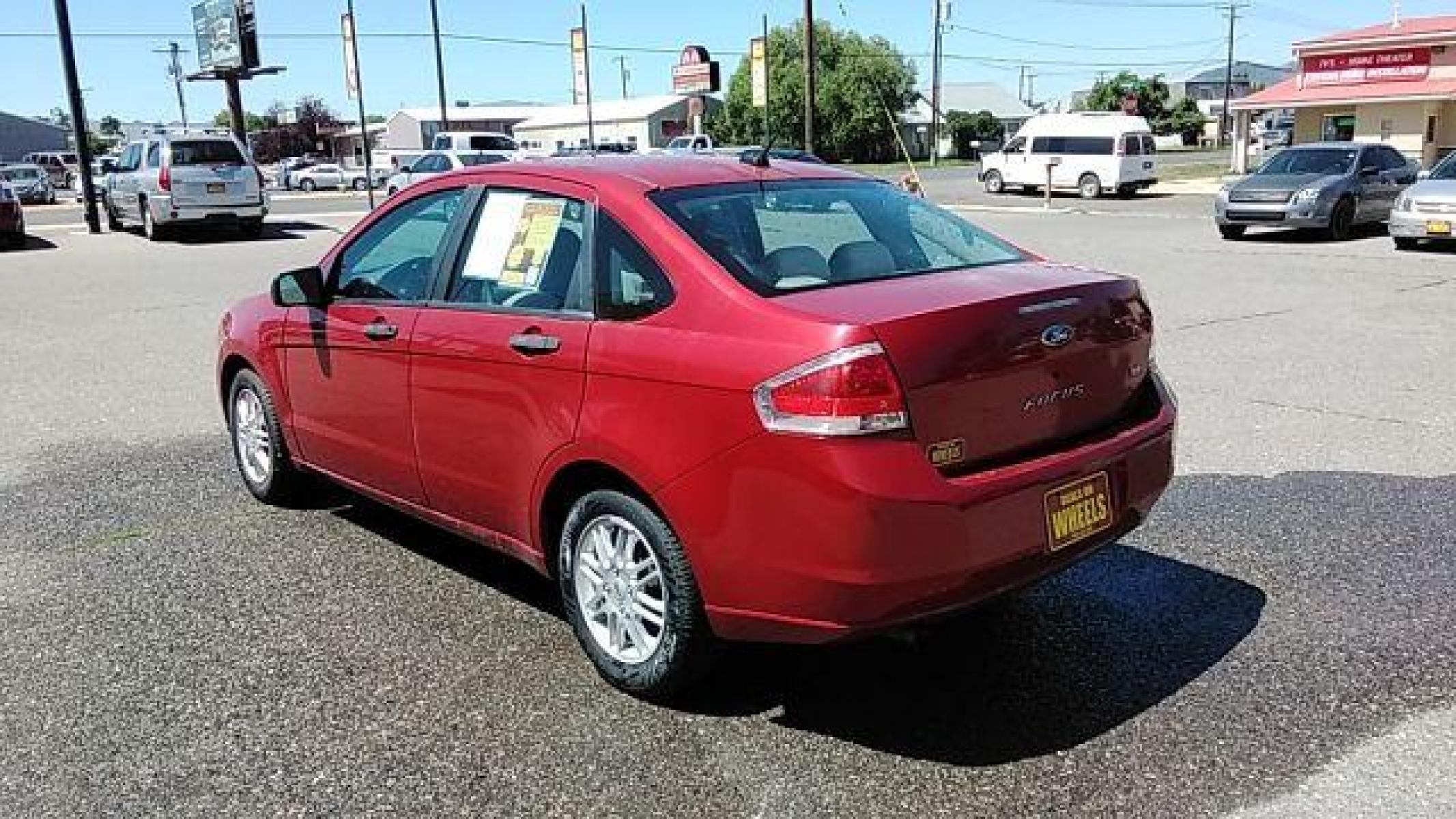 2009 Ford Focus SE Sedan (1FAHP35N39W) with an 2.0L L4 DOHC 16V engine, located at 1821 N Montana Ave, Helena, MT, 59601, (406) 422-1031, 46.603447, -112.022781 - Photo #6
