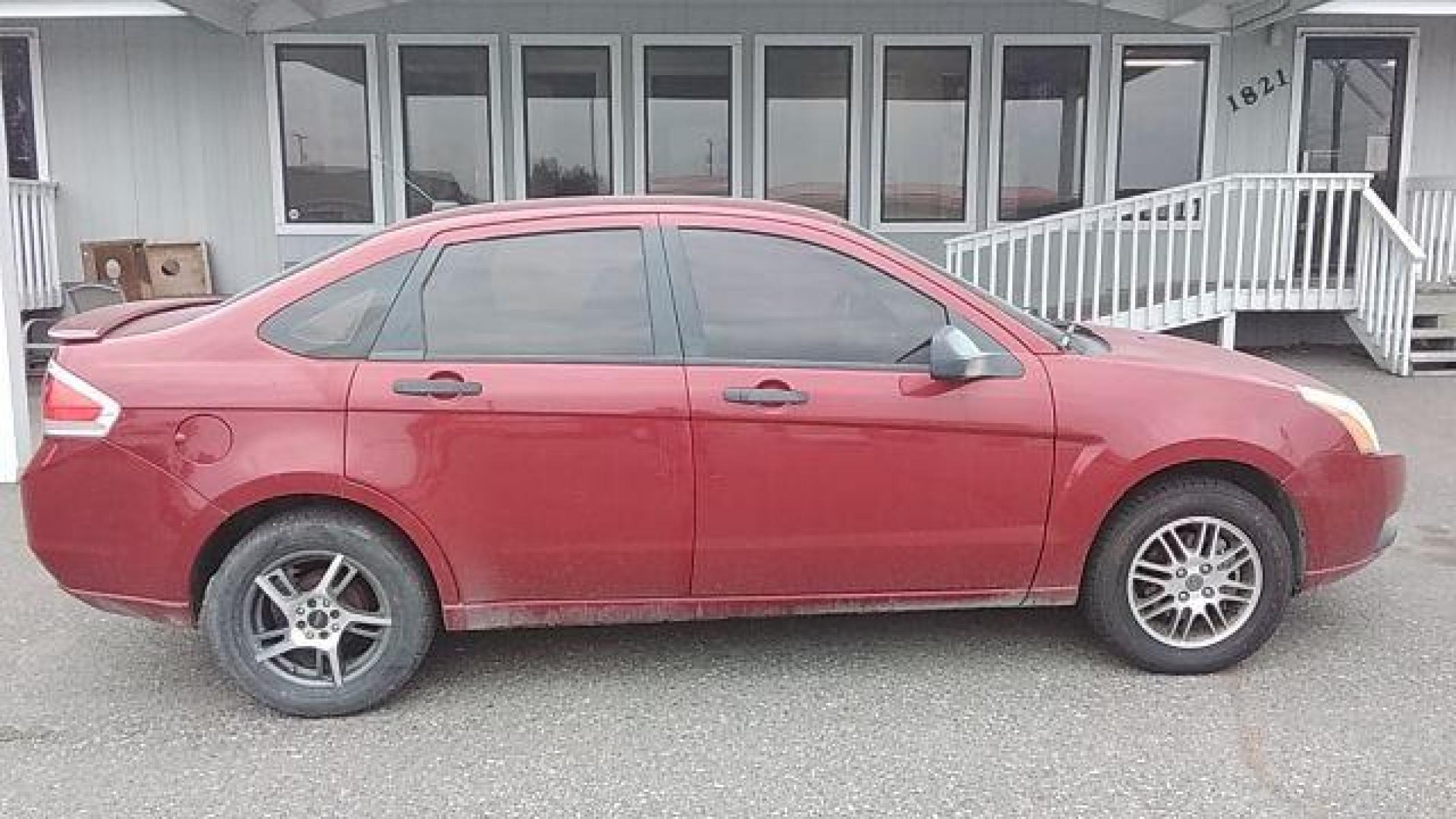 2010 Ford Focus SE Sedan (1FAHP3FN2AW) with an 2.0L L4 DOHC 16V engine, located at 1821 N Montana Ave, Helena, MT, 59601, (406) 422-1031, 46.603447, -112.022781 - Photo #3