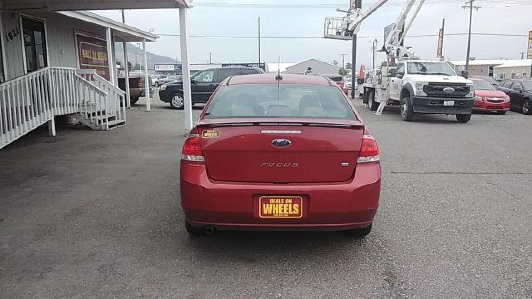 2010 Ford Focus SE Sedan (1FAHP3FN2AW) with an 2.0L L4 DOHC 16V engine, located at 1821 N Montana Ave, Helena, MT, 59601, (406) 422-1031, 46.603447, -112.022781 - Photo #5