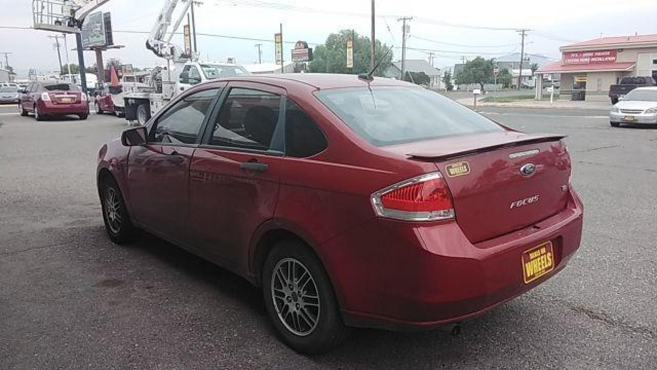 2010 Ford Focus SE Sedan (1FAHP3FN2AW) with an 2.0L L4 DOHC 16V engine, located at 1821 N Montana Ave, Helena, MT, 59601, (406) 422-1031, 46.603447, -112.022781 - Photo #6