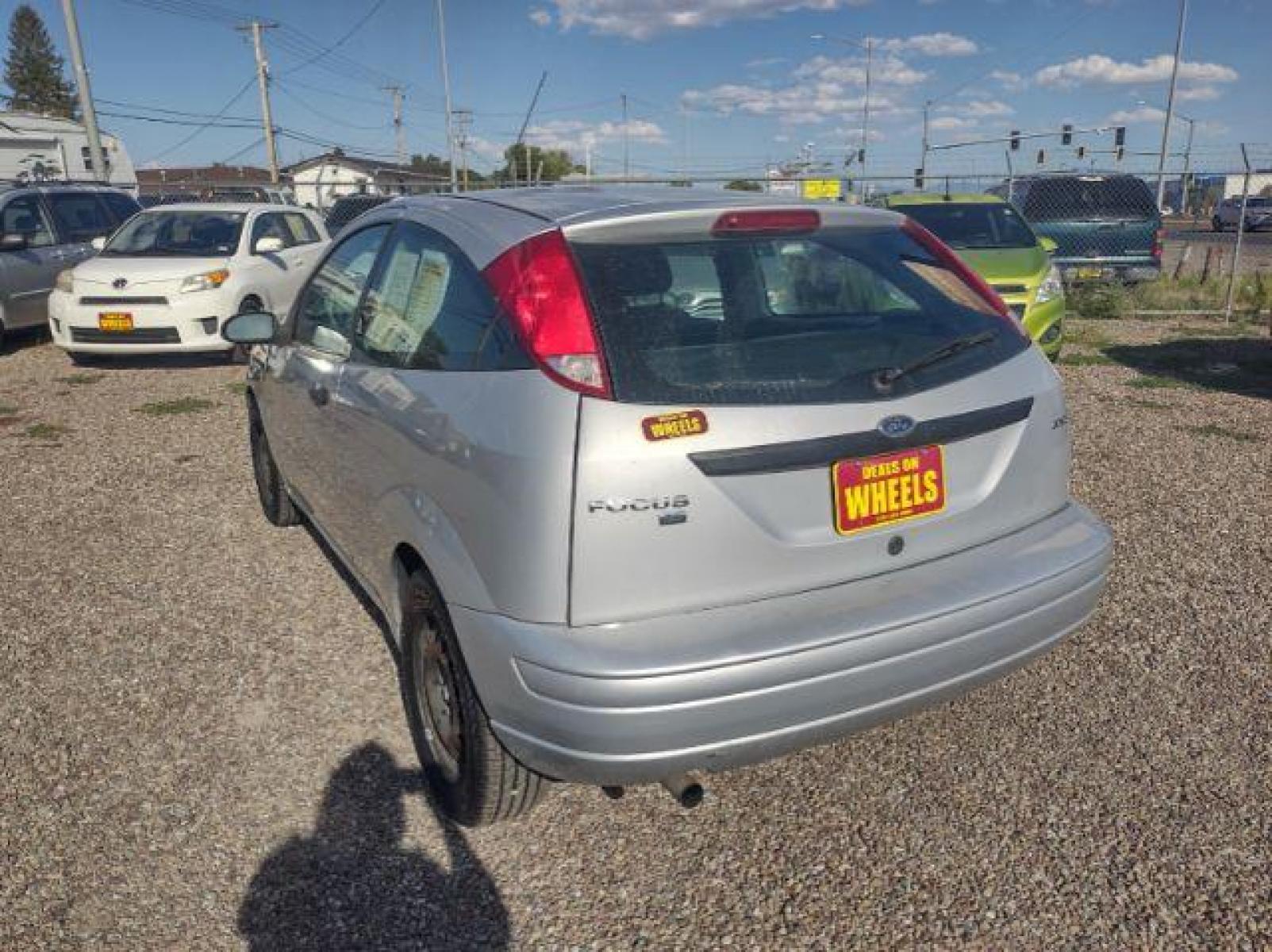 2005 Ford Focus ZX3 SE (3FAFP31N95R) with an 2.0L L4 DOHC 16V engine, located at 4801 10th Ave S,, Great Falls, MT, 59405, (406) 564-1505, 47.494347, -111.232239 - Photo #2