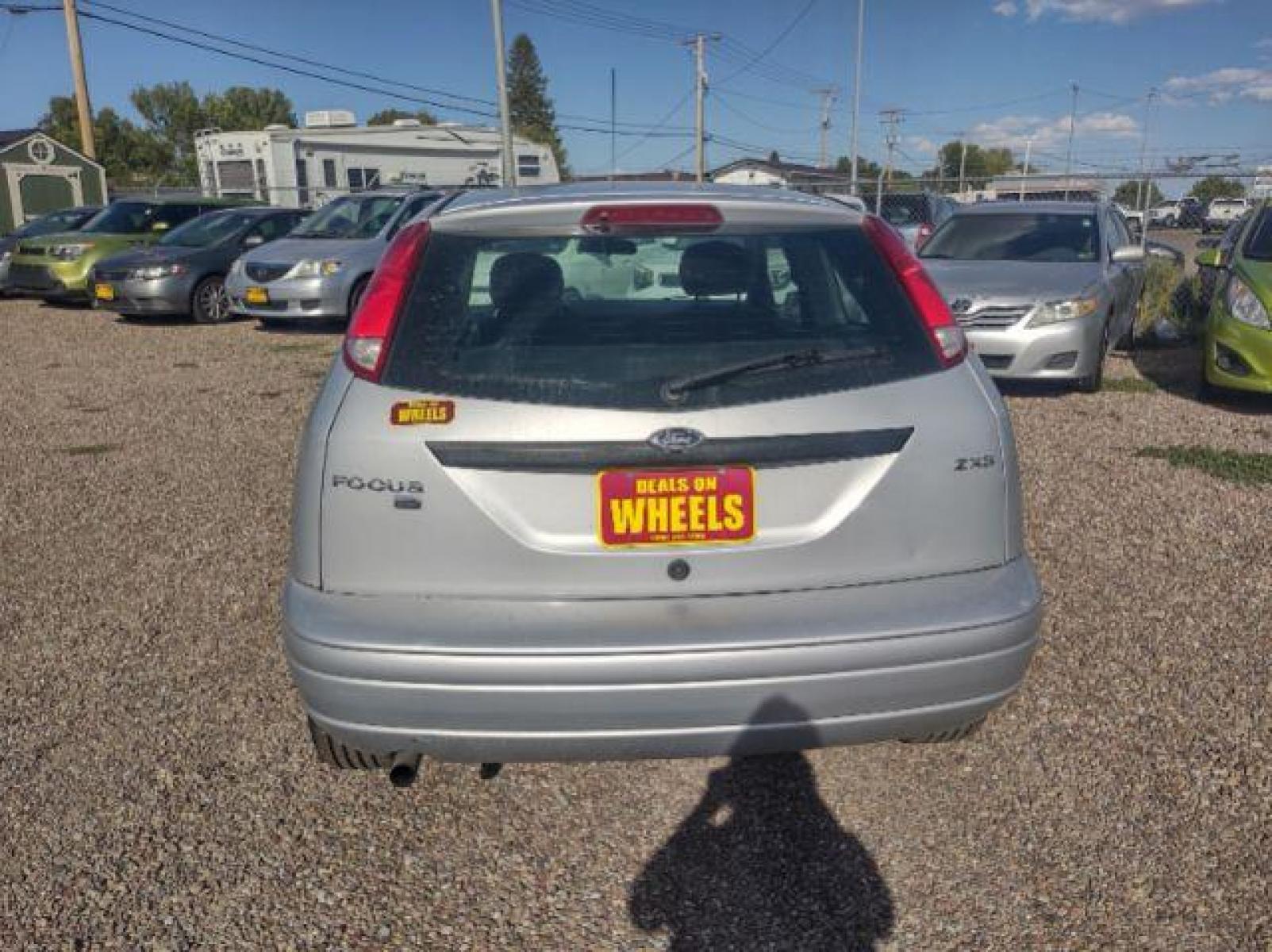 2005 Ford Focus ZX3 SE (3FAFP31N95R) with an 2.0L L4 DOHC 16V engine, located at 4801 10th Ave S,, Great Falls, MT, 59405, (406) 564-1505, 47.494347, -111.232239 - Photo #3