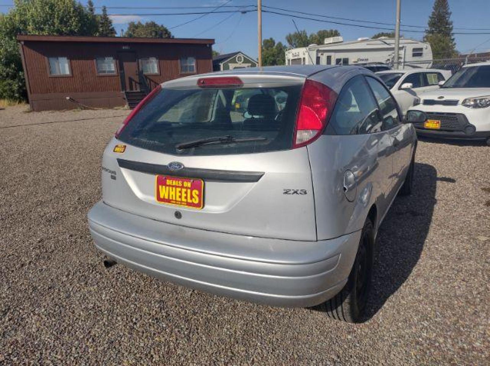 2005 Ford Focus ZX3 SE (3FAFP31N95R) with an 2.0L L4 DOHC 16V engine, located at 4801 10th Ave S,, Great Falls, MT, 59405, (406) 564-1505, 47.494347, -111.232239 - Photo #4